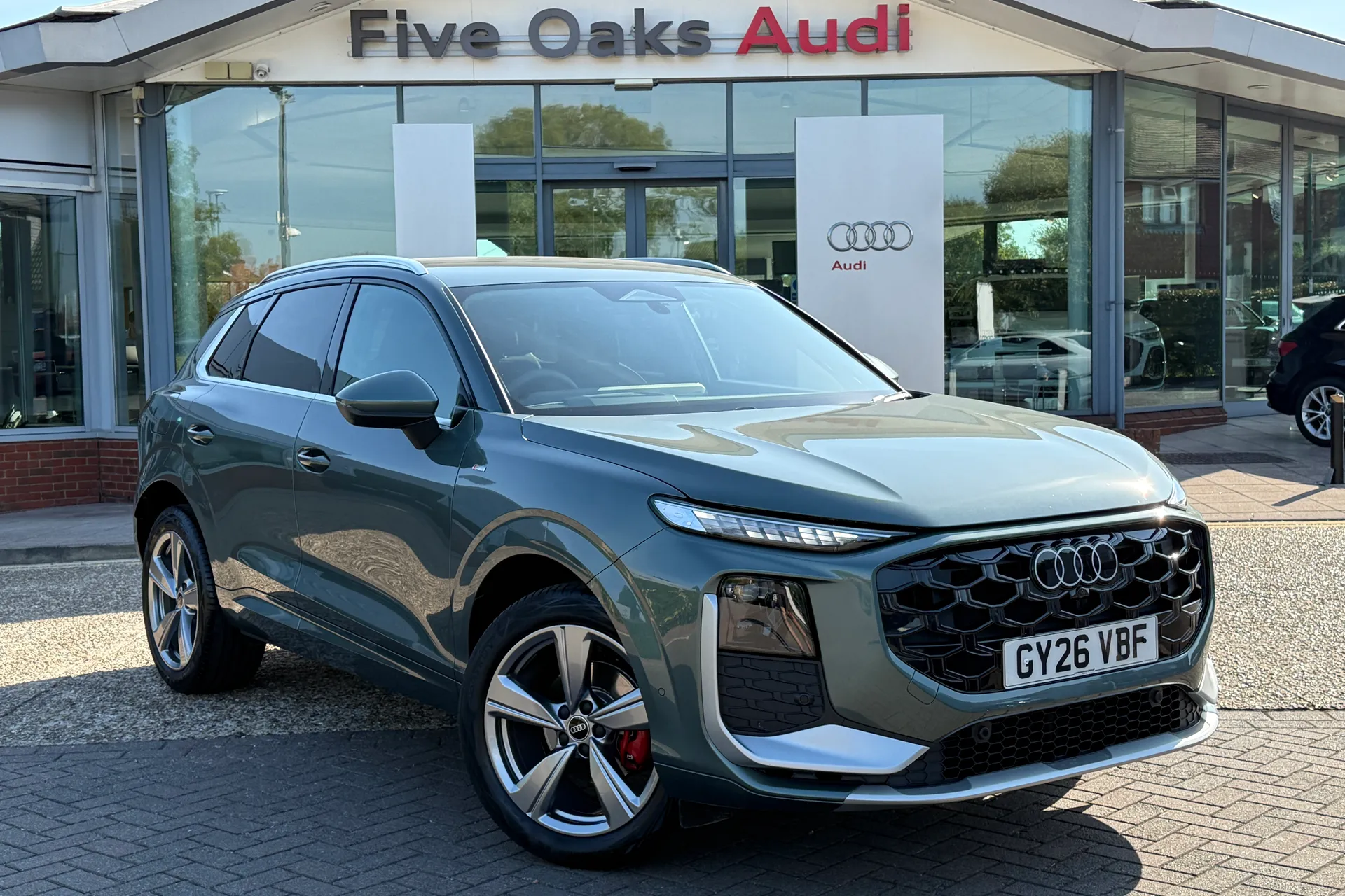 Audi Q3 thumbnail image number 2