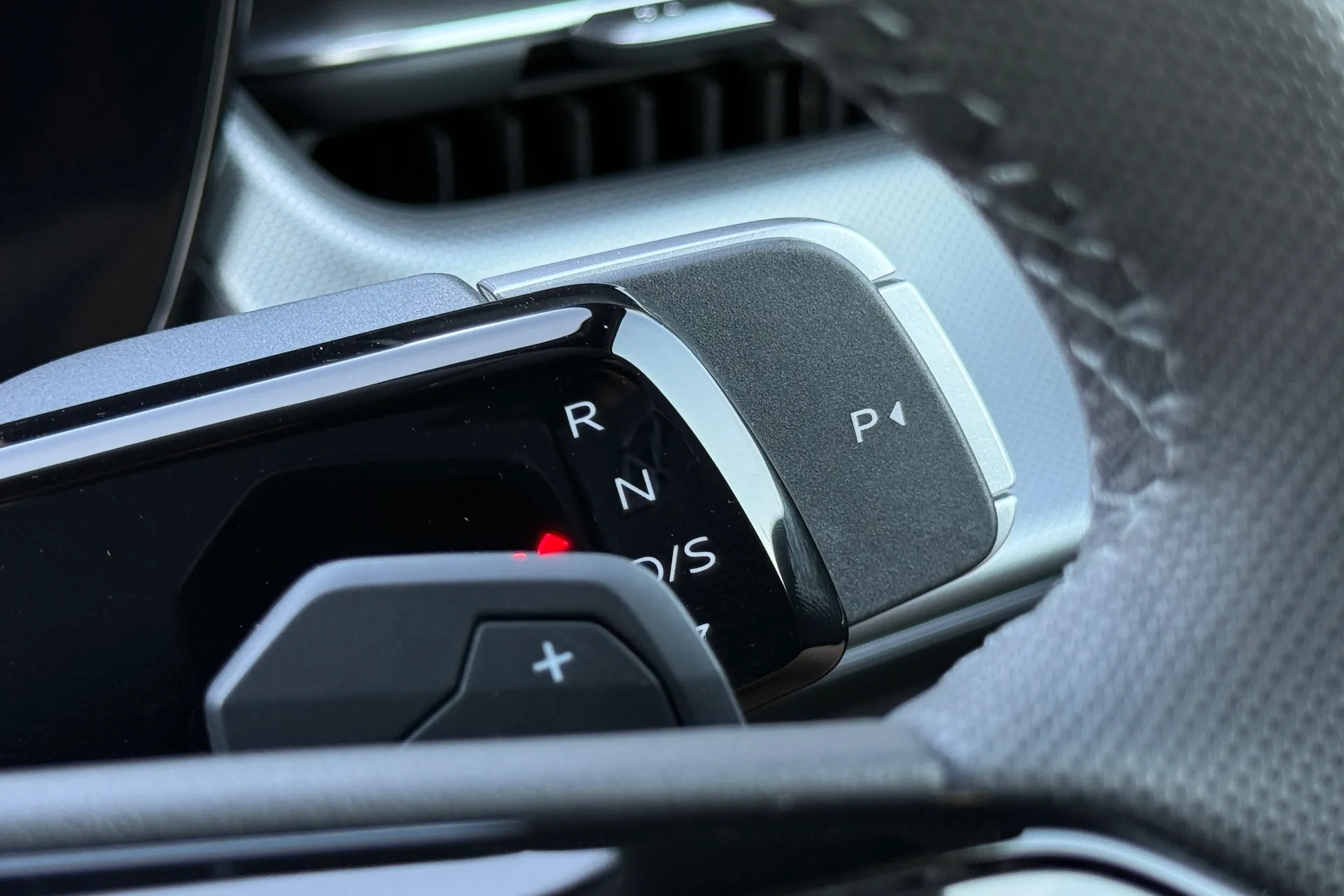Audi Q3 thumbnail image number 24