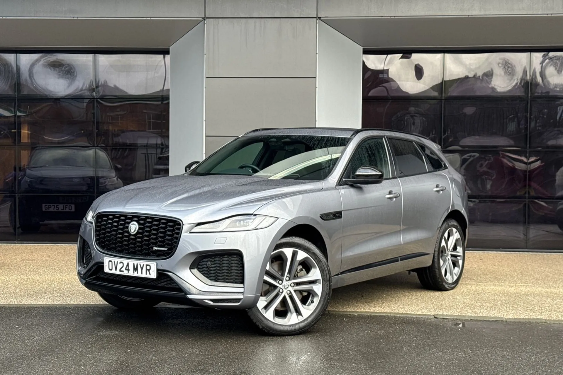 Jaguar F-PACE thumbnail image number 17