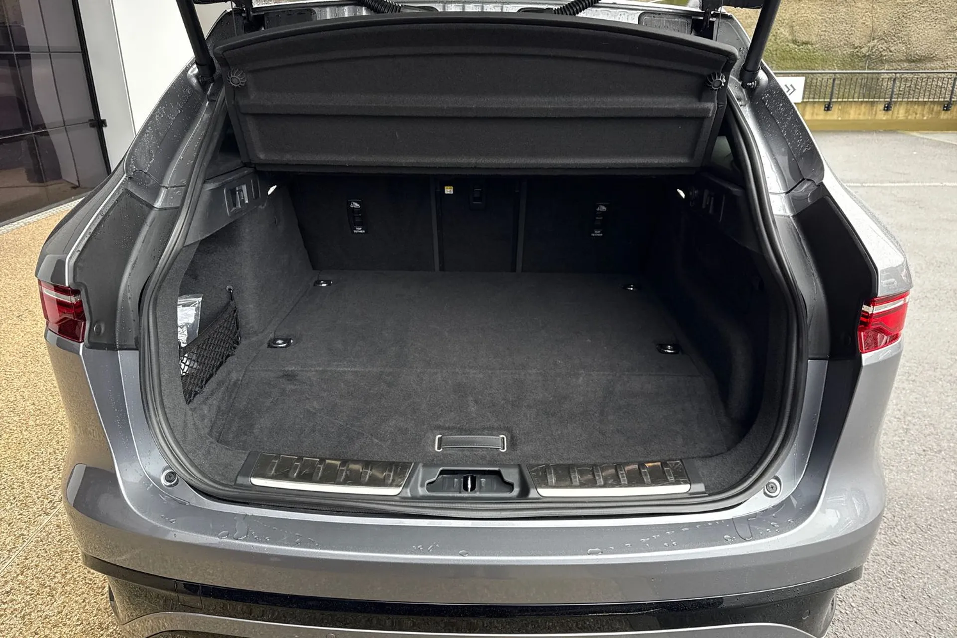 Jaguar F-PACE thumbnail image number 34