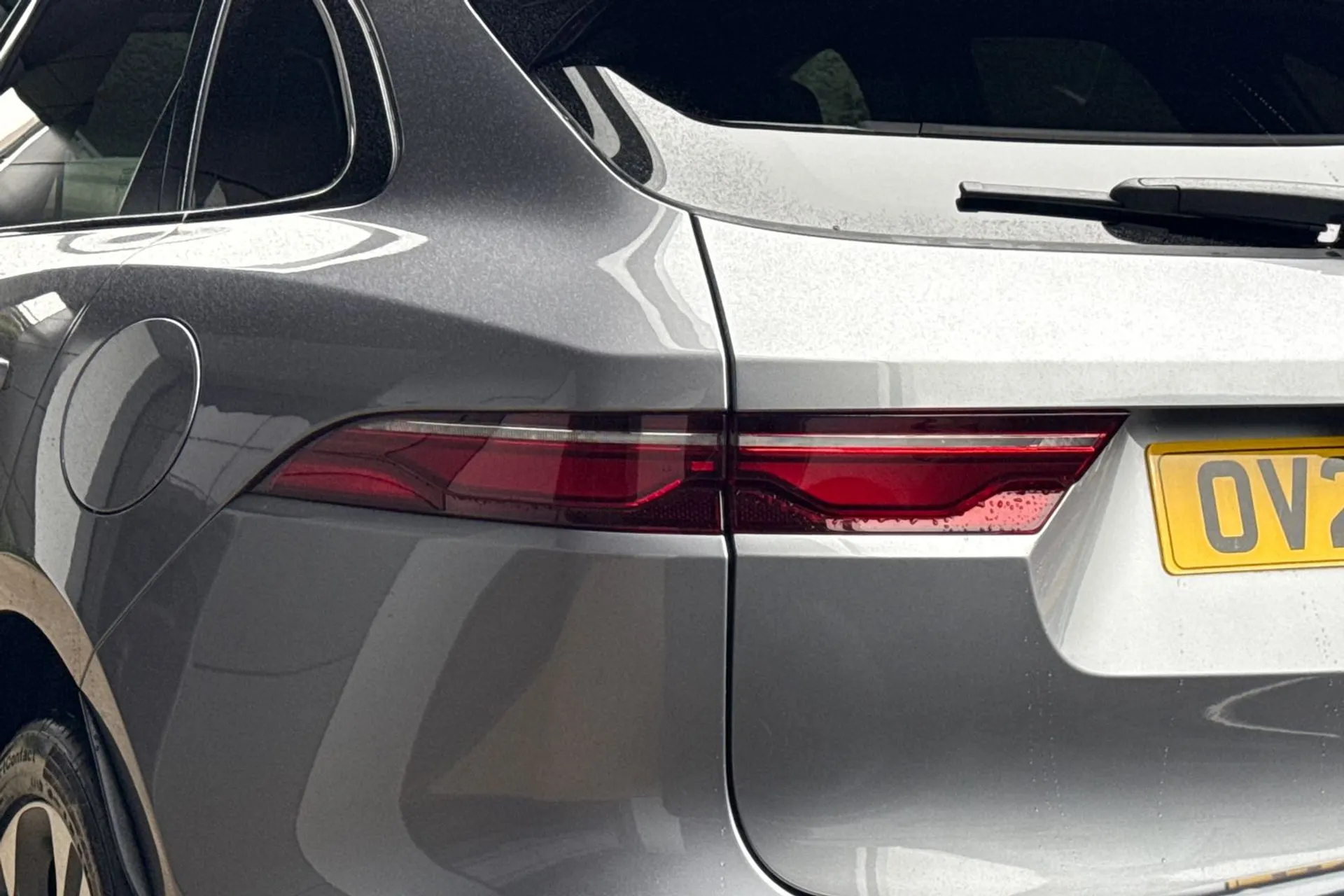 Jaguar F-PACE thumbnail image number 32