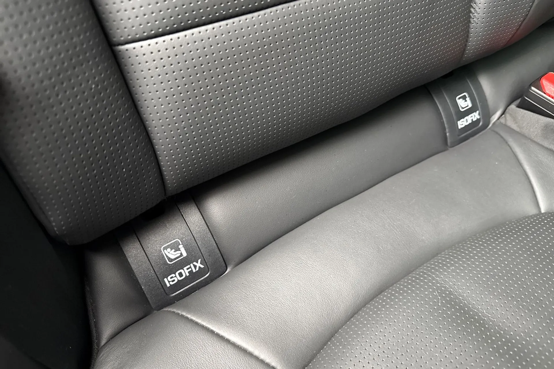 Jaguar F-PACE thumbnail image number 38