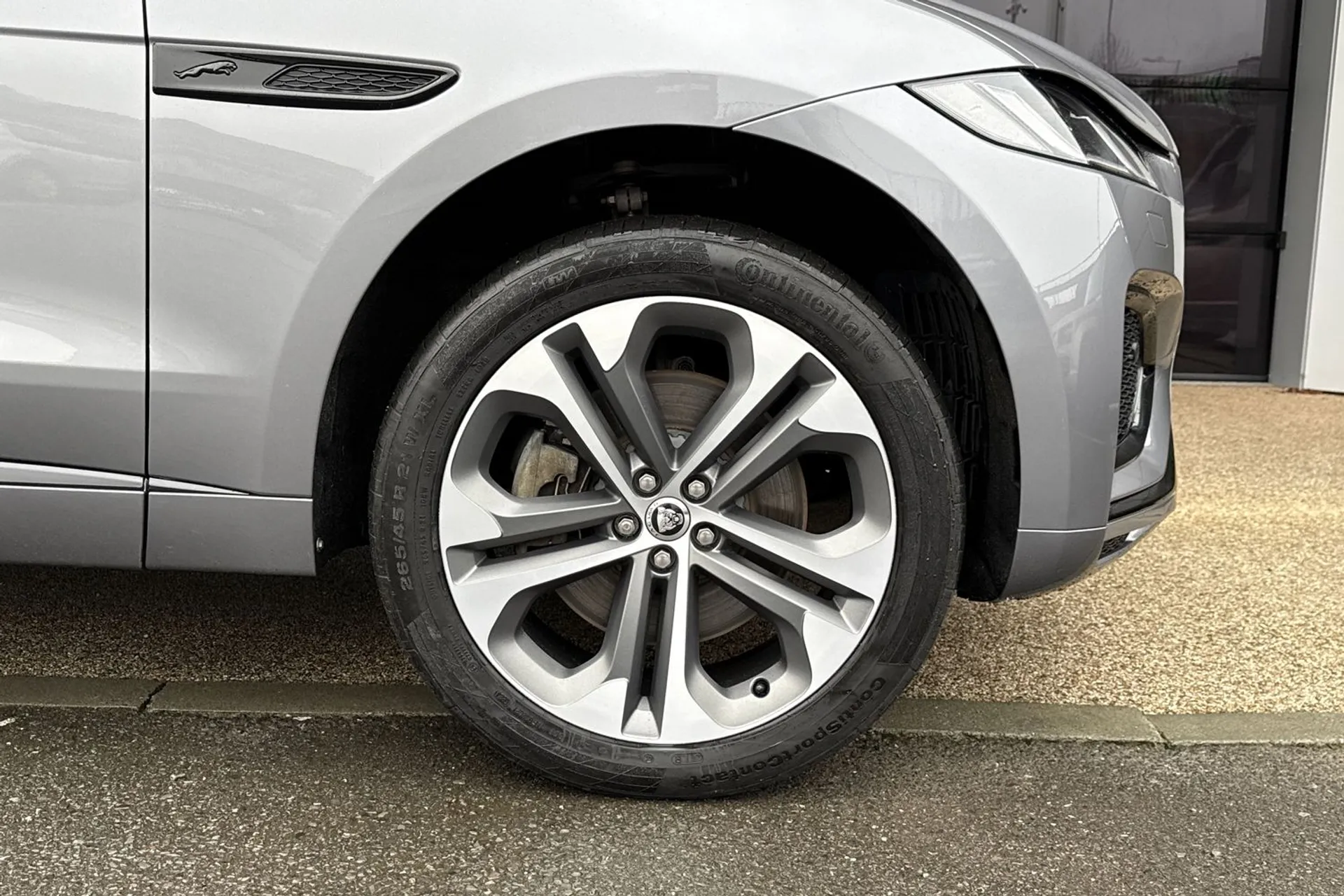 Jaguar F-PACE thumbnail image number 20