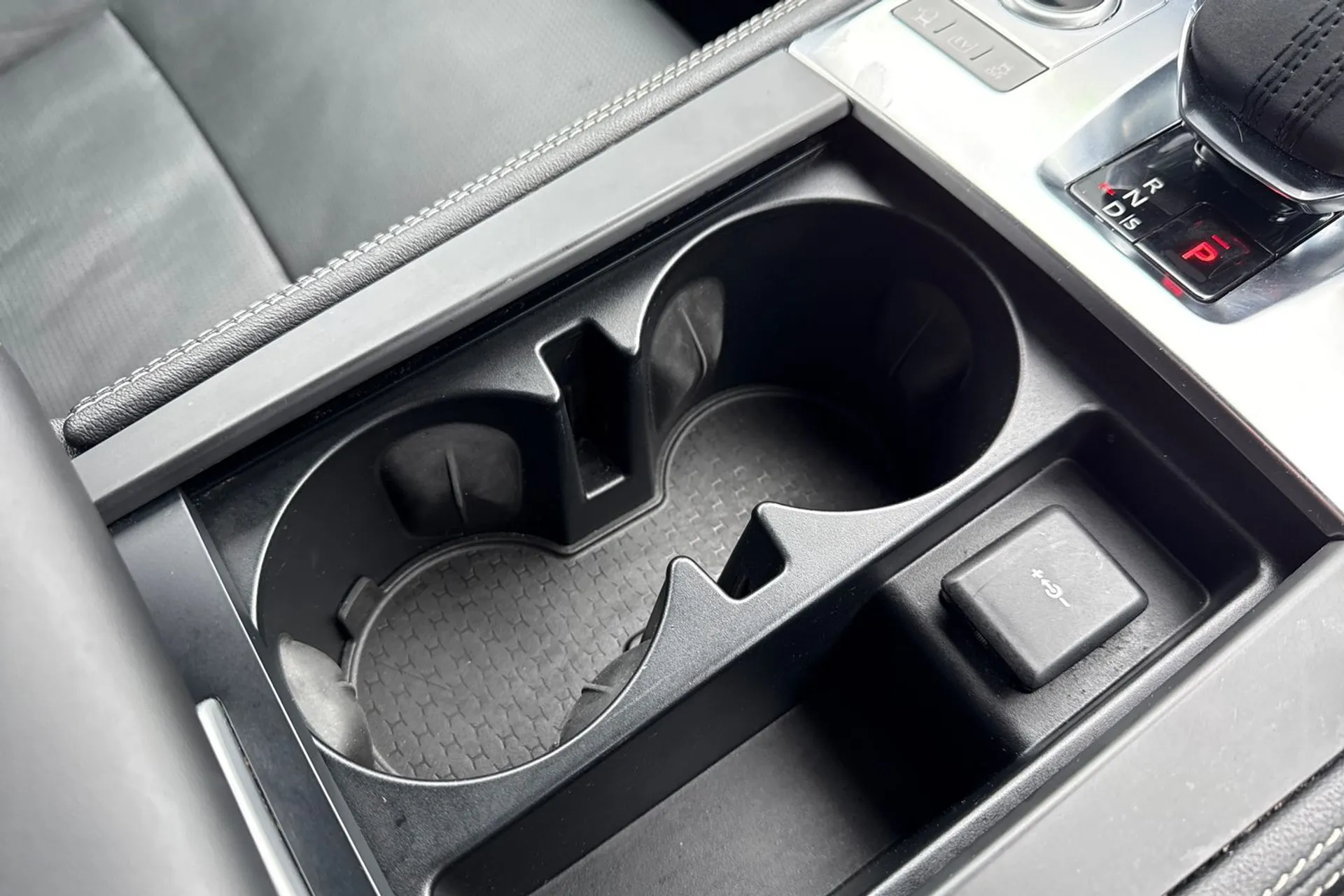 Jaguar F-PACE thumbnail image number 56