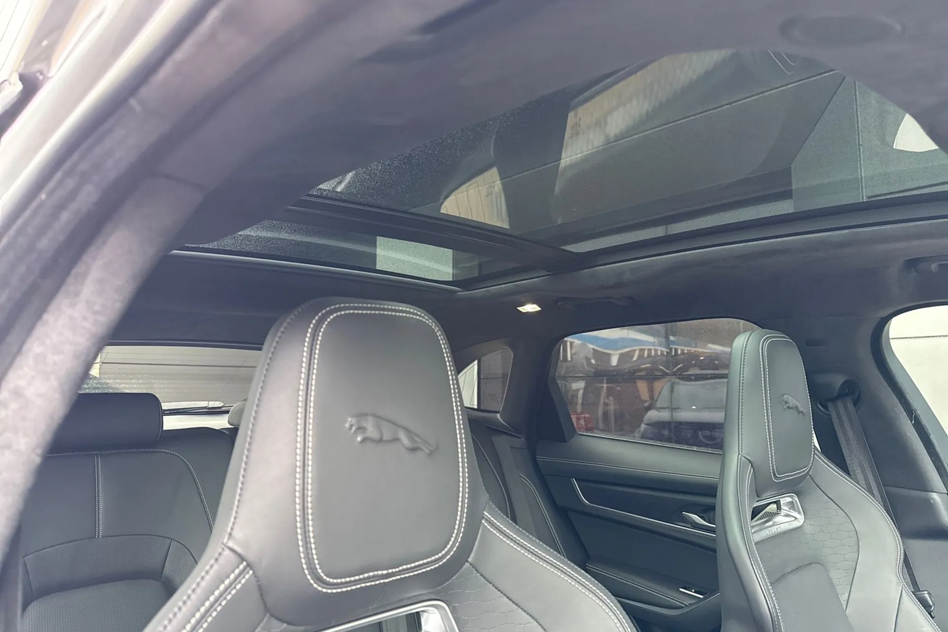 Jaguar F-PACE thumbnail image number 9