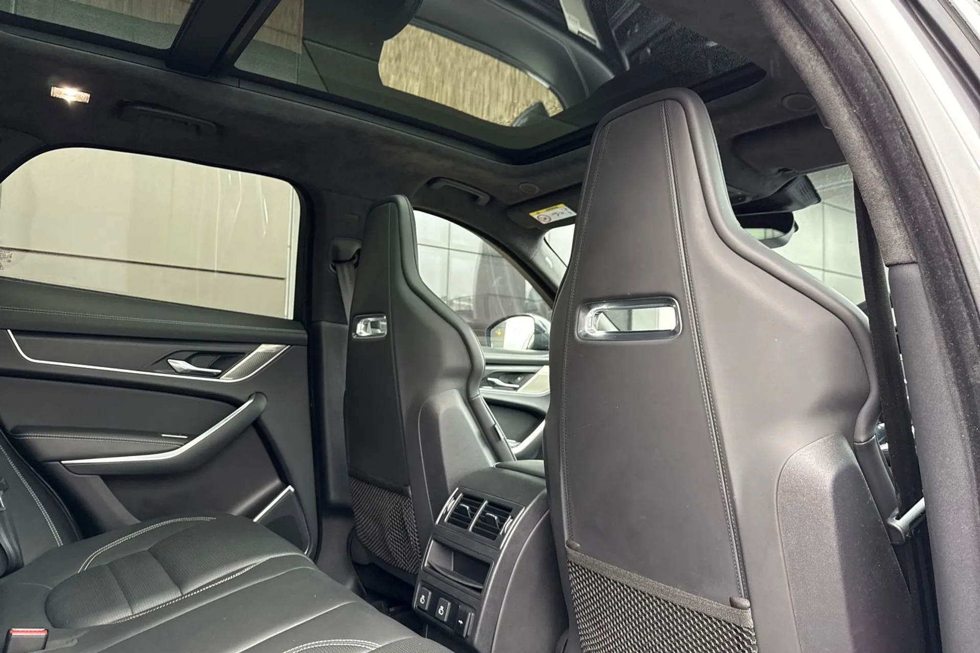 Jaguar F-PACE thumbnail image number 37