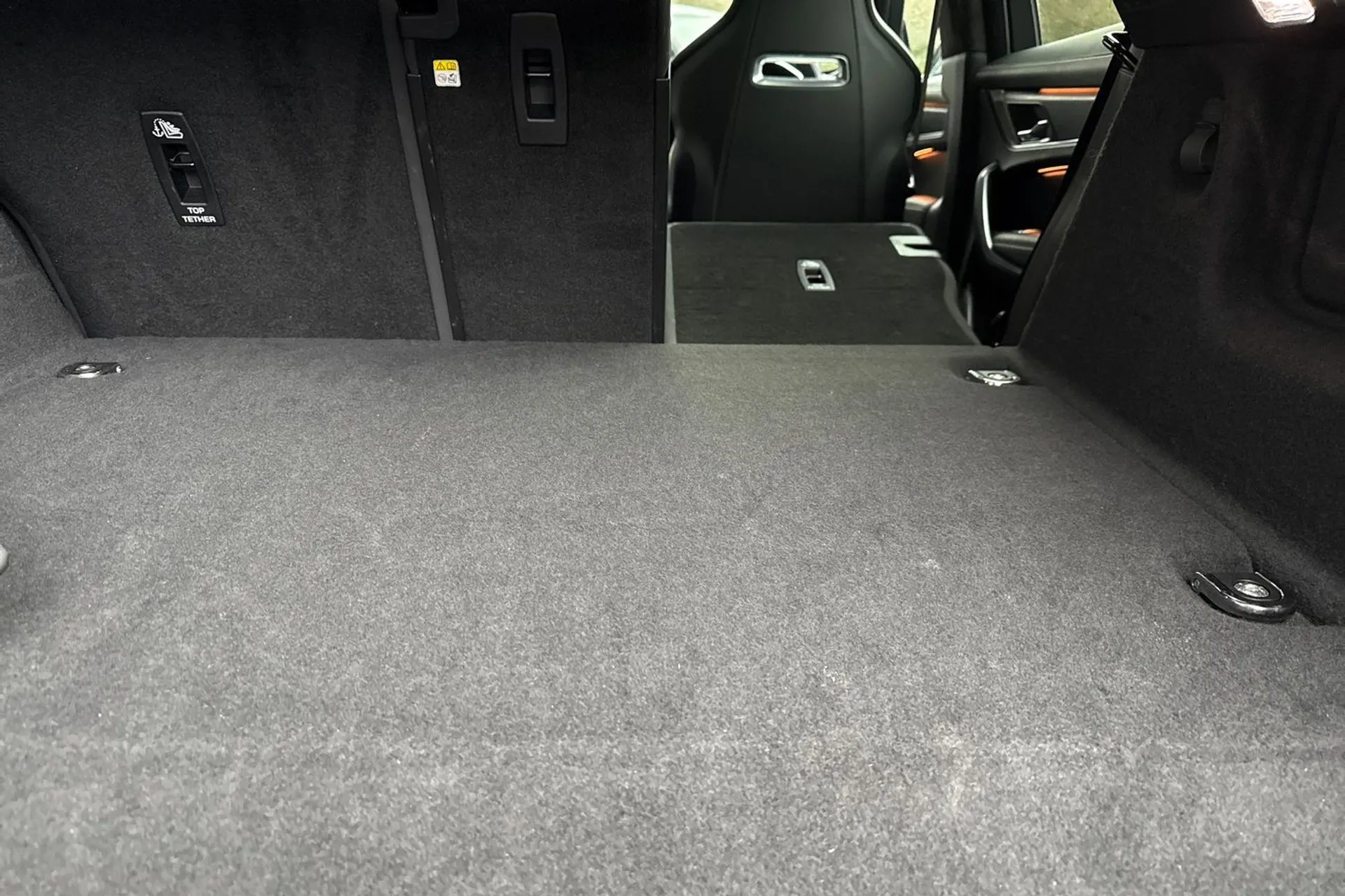 Jaguar F-PACE thumbnail image number 36