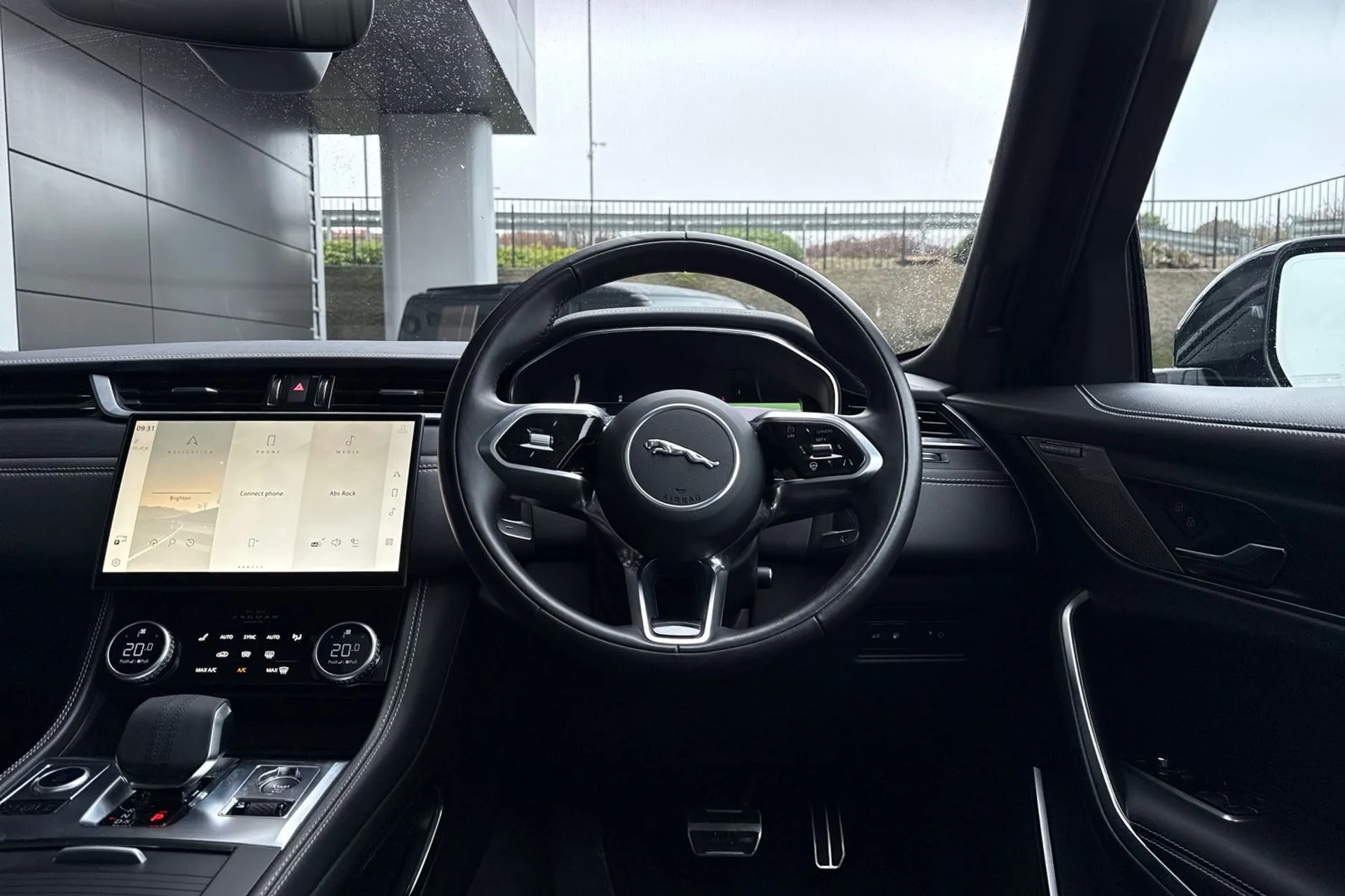 Jaguar F-PACE thumbnail image number 45