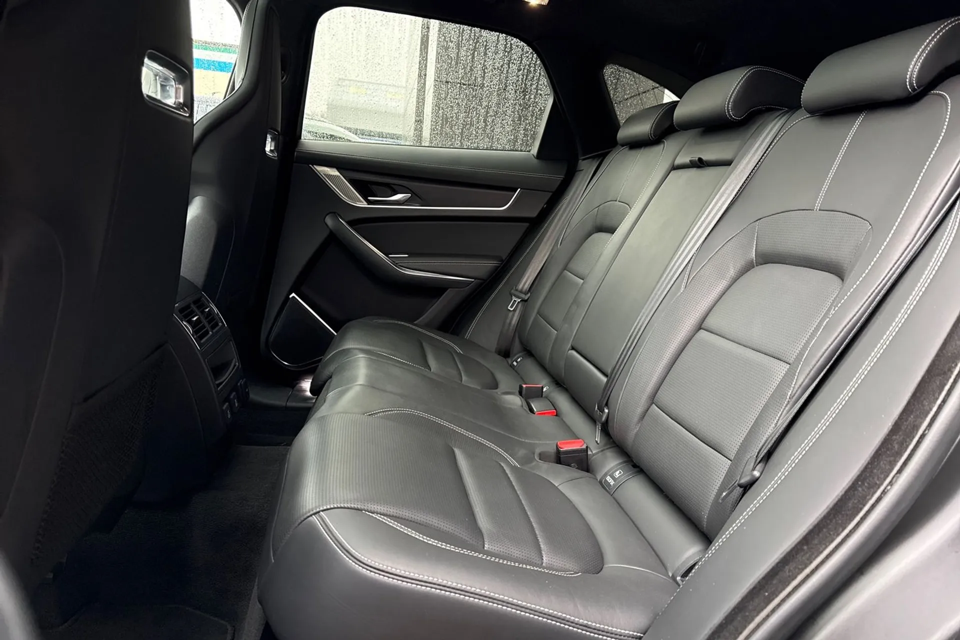 Jaguar F-PACE thumbnail image number 41