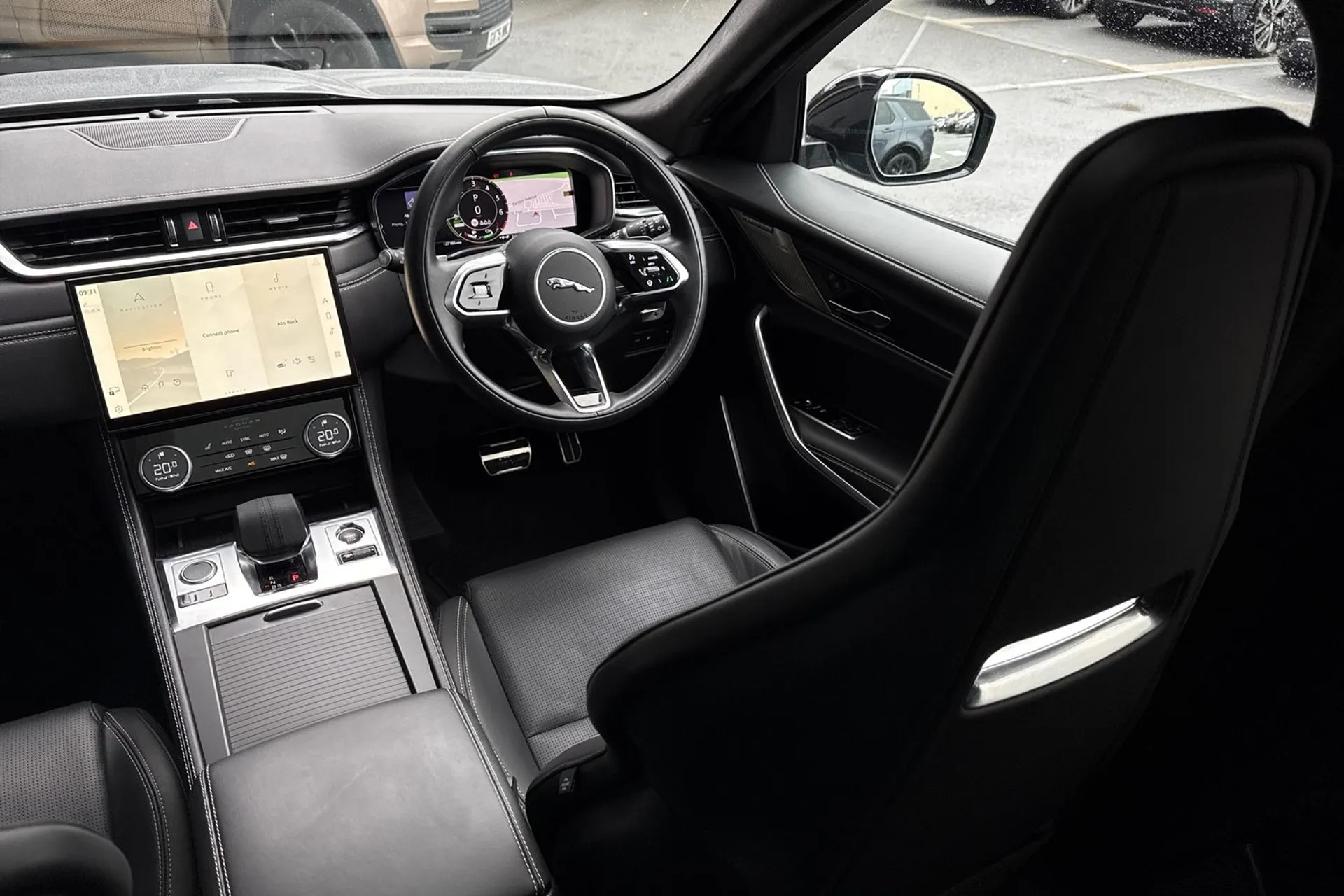 Jaguar F-PACE thumbnail image number 44