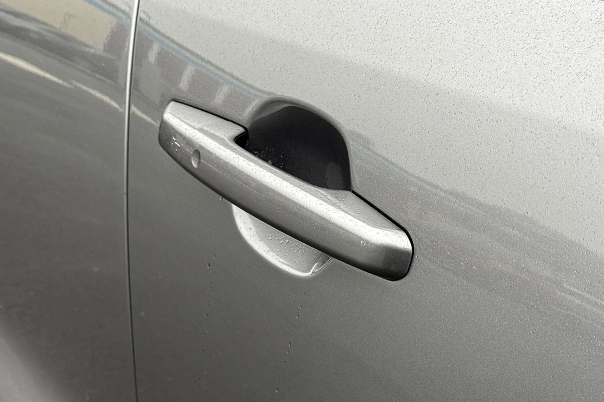 Jaguar F-PACE thumbnail image number 29