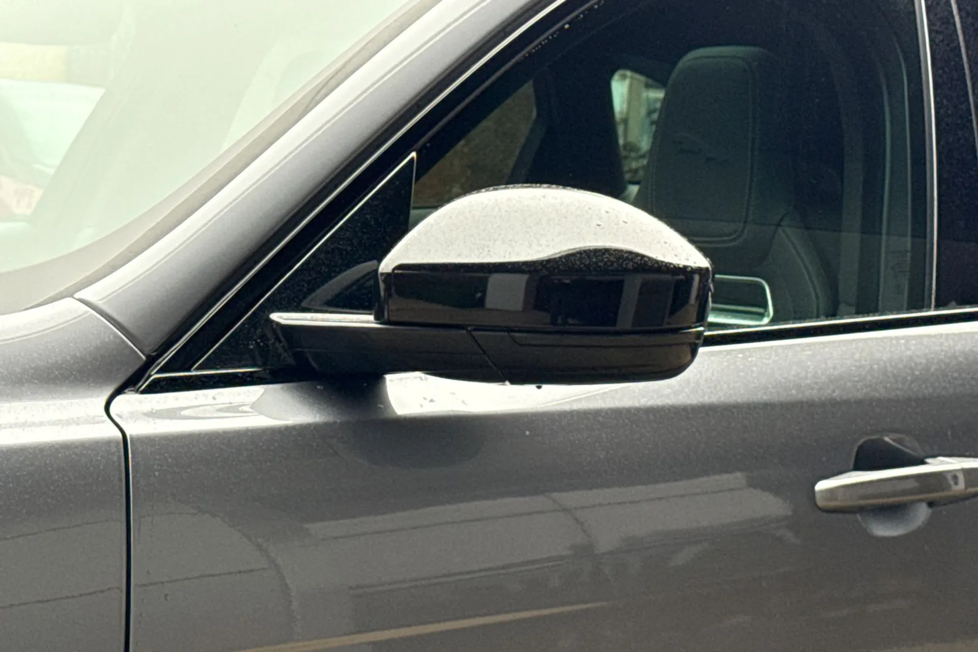 Jaguar F-PACE thumbnail image number 30