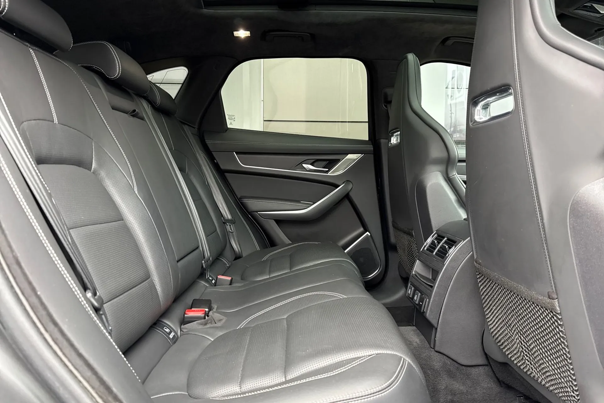 Jaguar F-PACE thumbnail image number 25