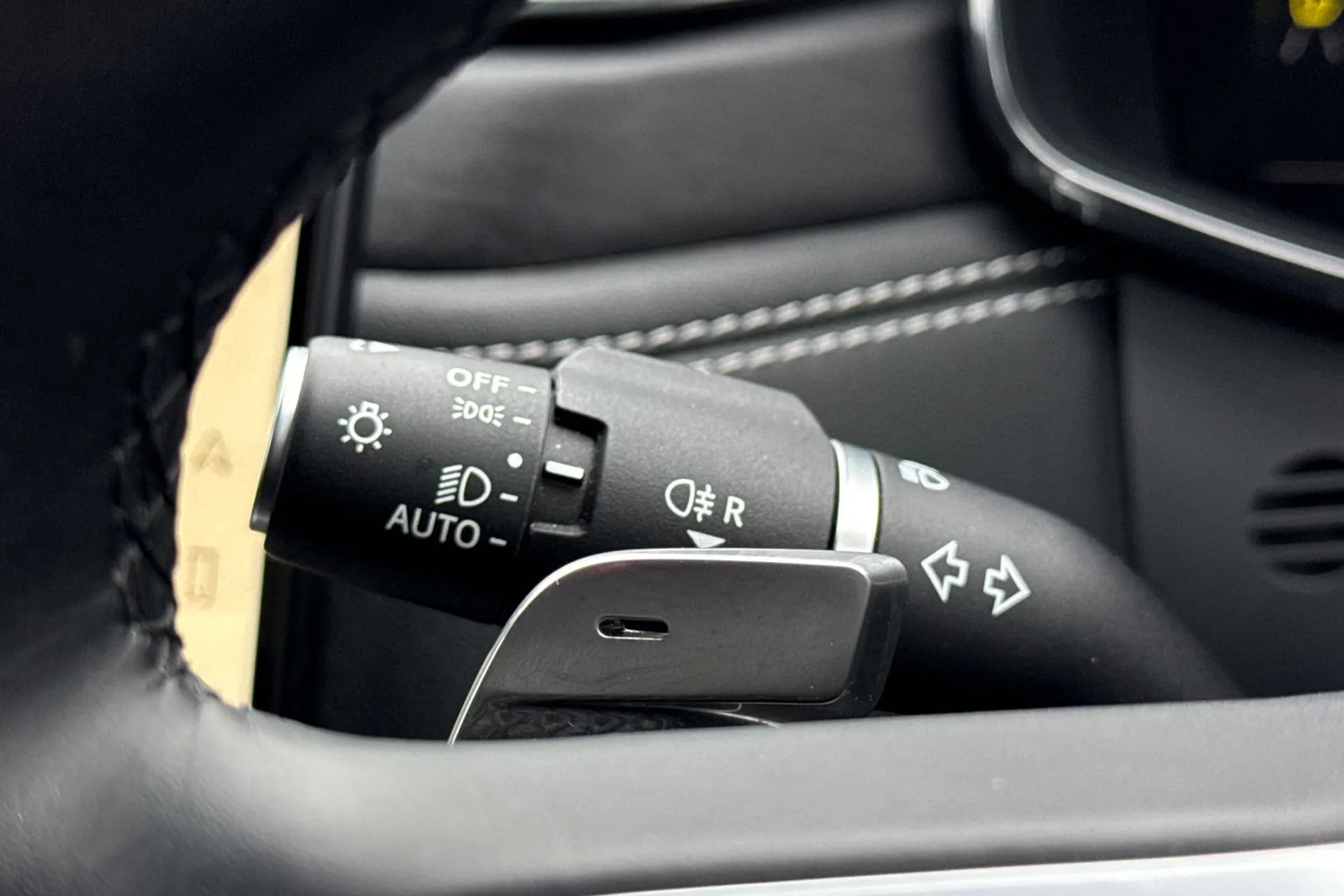 Jaguar F-PACE thumbnail image number 64