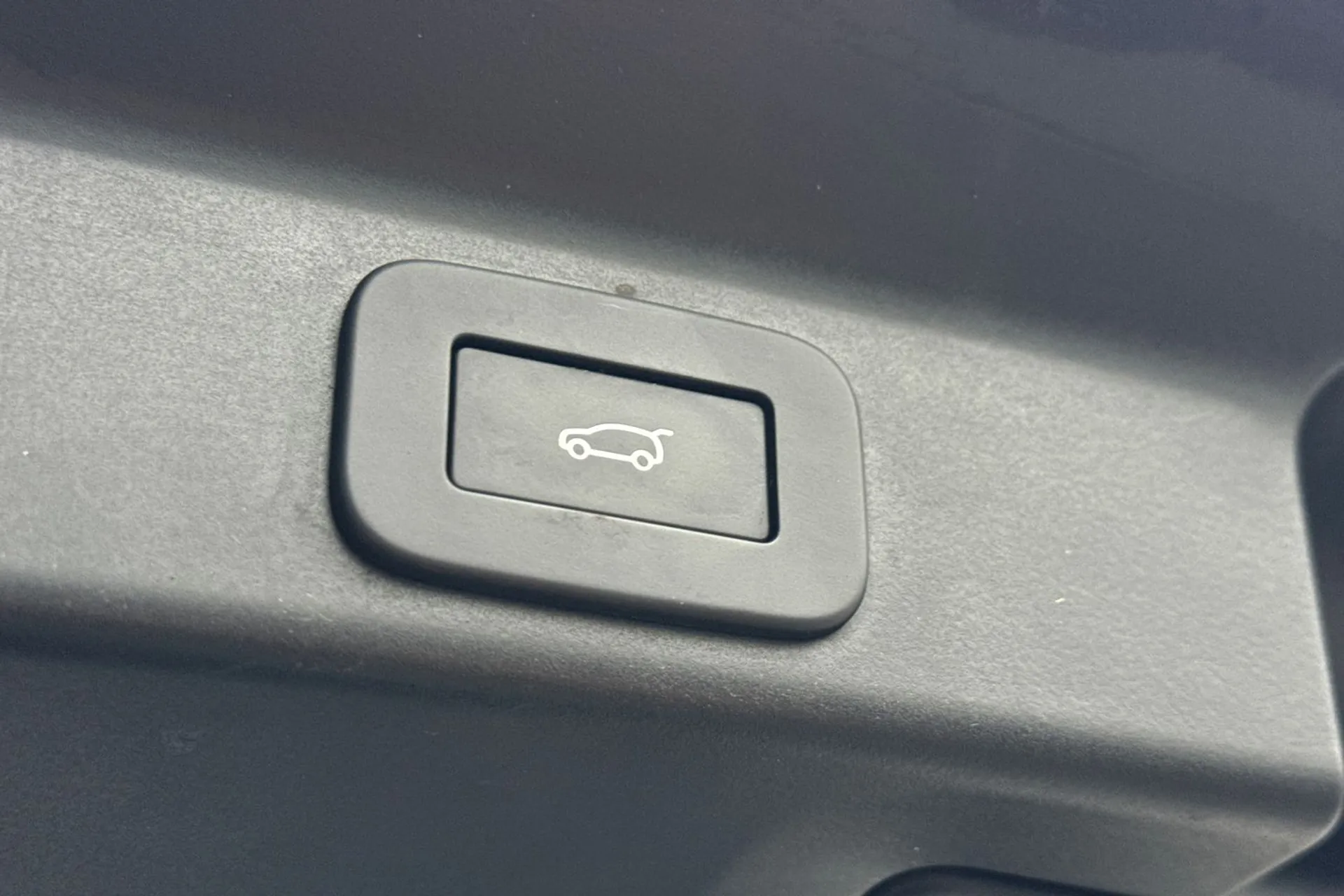 Jaguar F-PACE thumbnail image number 35