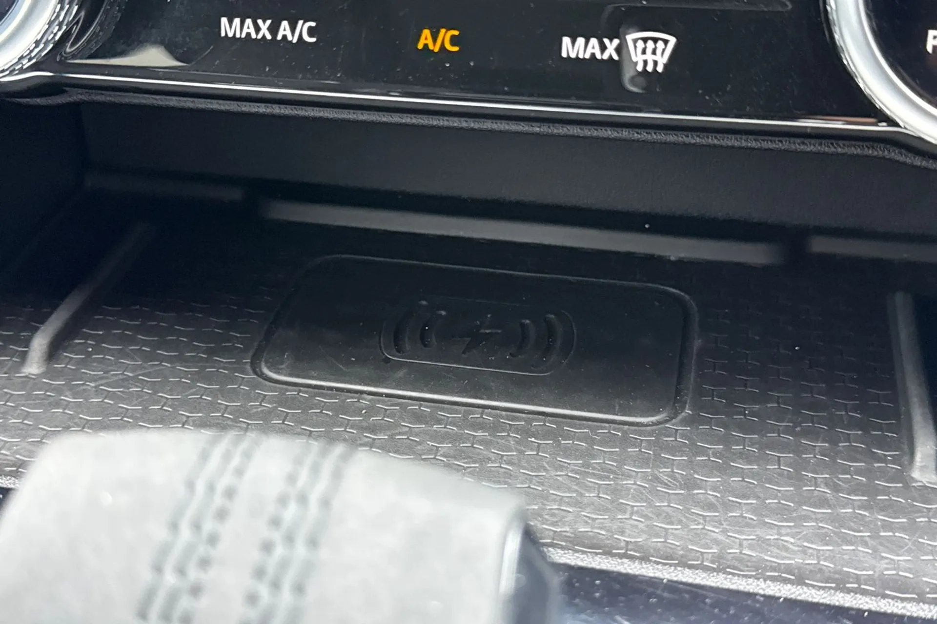 Jaguar F-PACE thumbnail image number 58