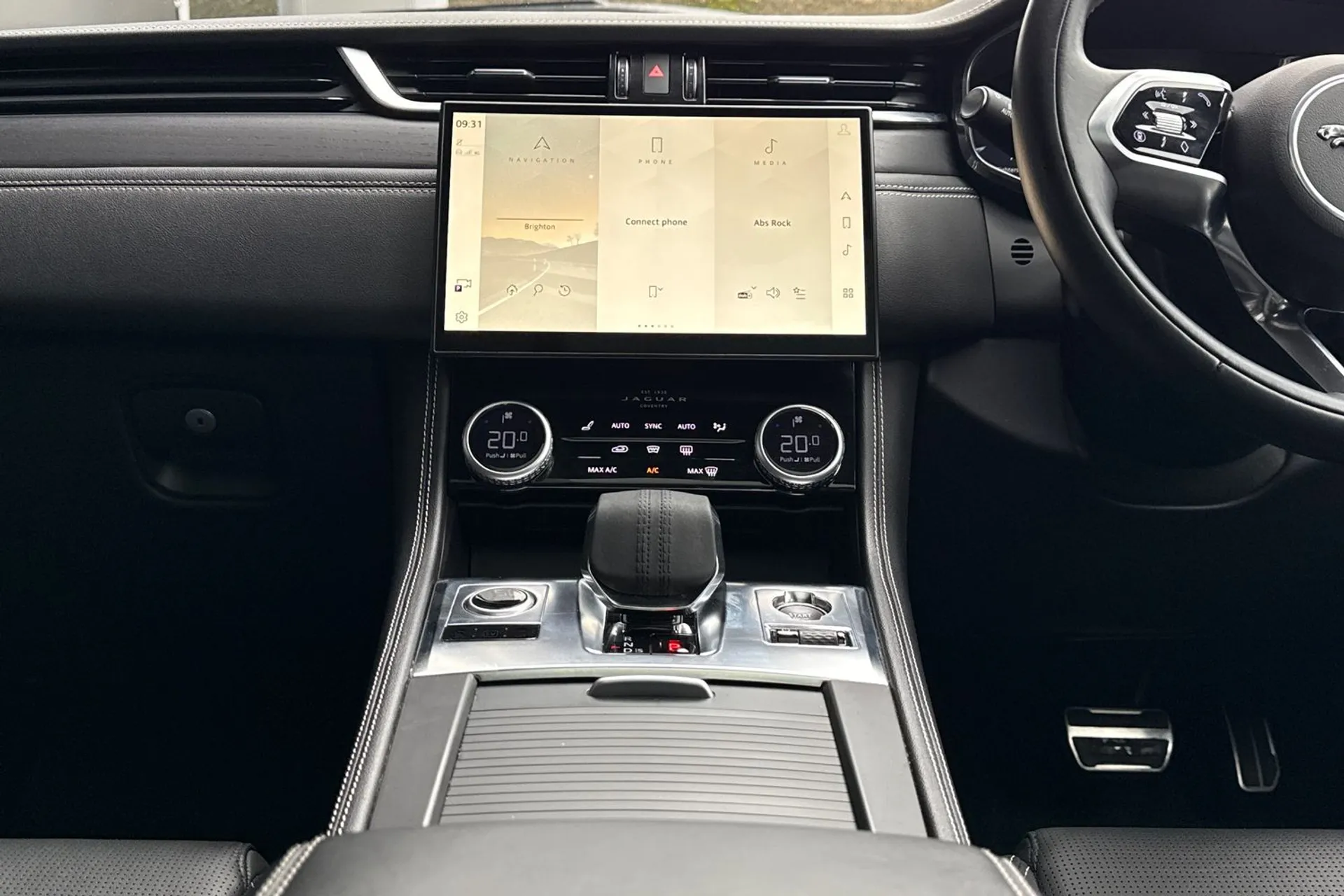 Jaguar F-PACE thumbnail image number 47