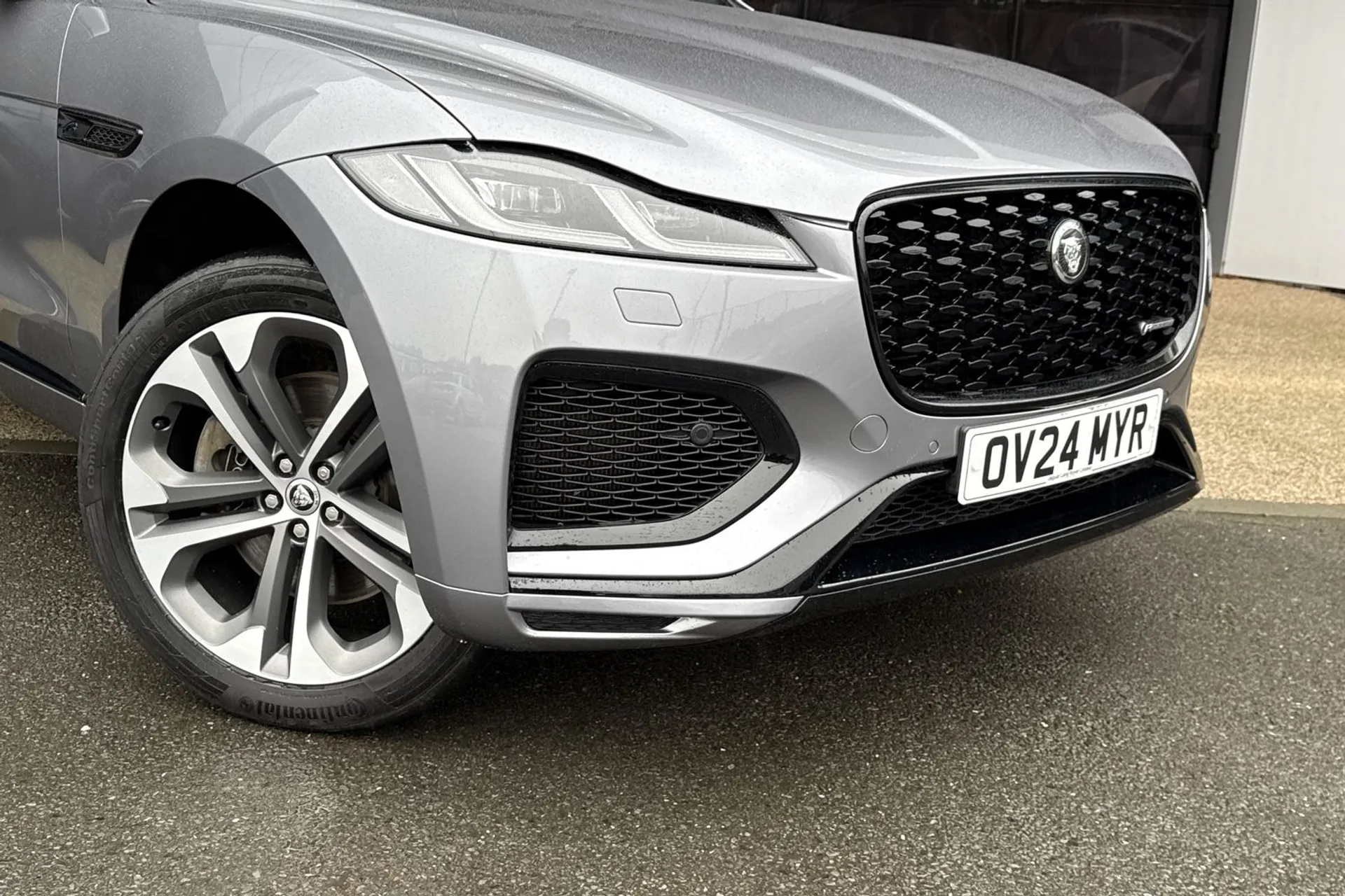 Jaguar F-PACE thumbnail image number 19