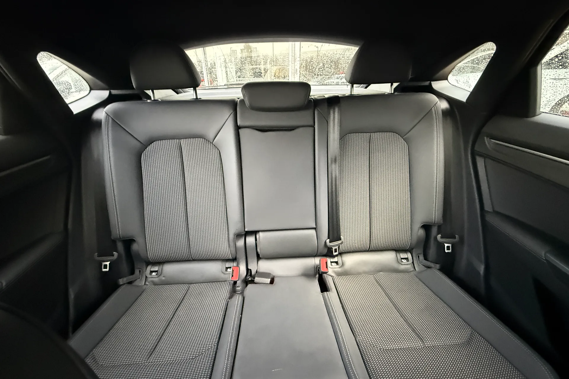 Audi Q3 thumbnail image number 20