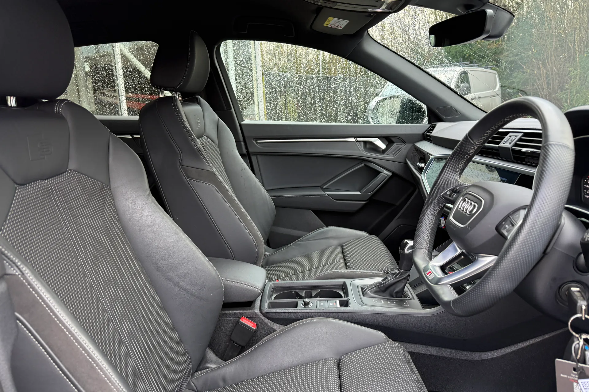 Audi Q3 thumbnail image number 24