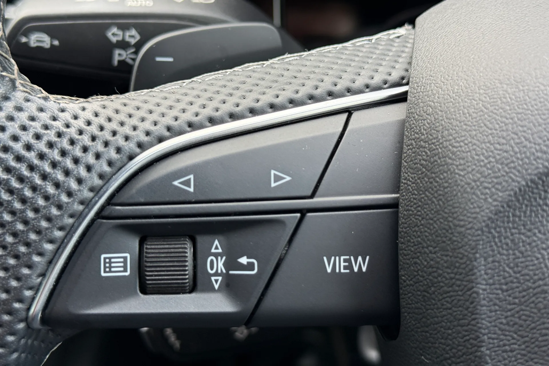 Audi Q3 thumbnail image number 14