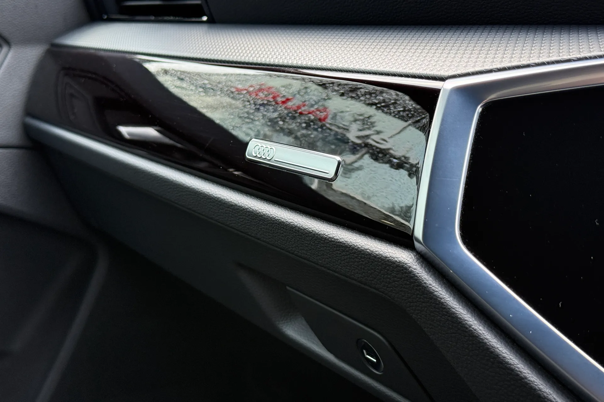 Audi Q3 thumbnail image number 18