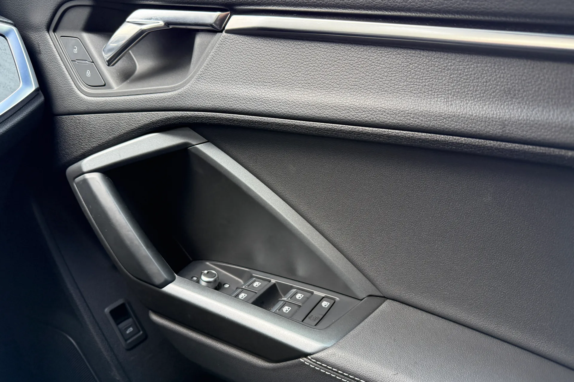 Audi Q3 thumbnail image number 17