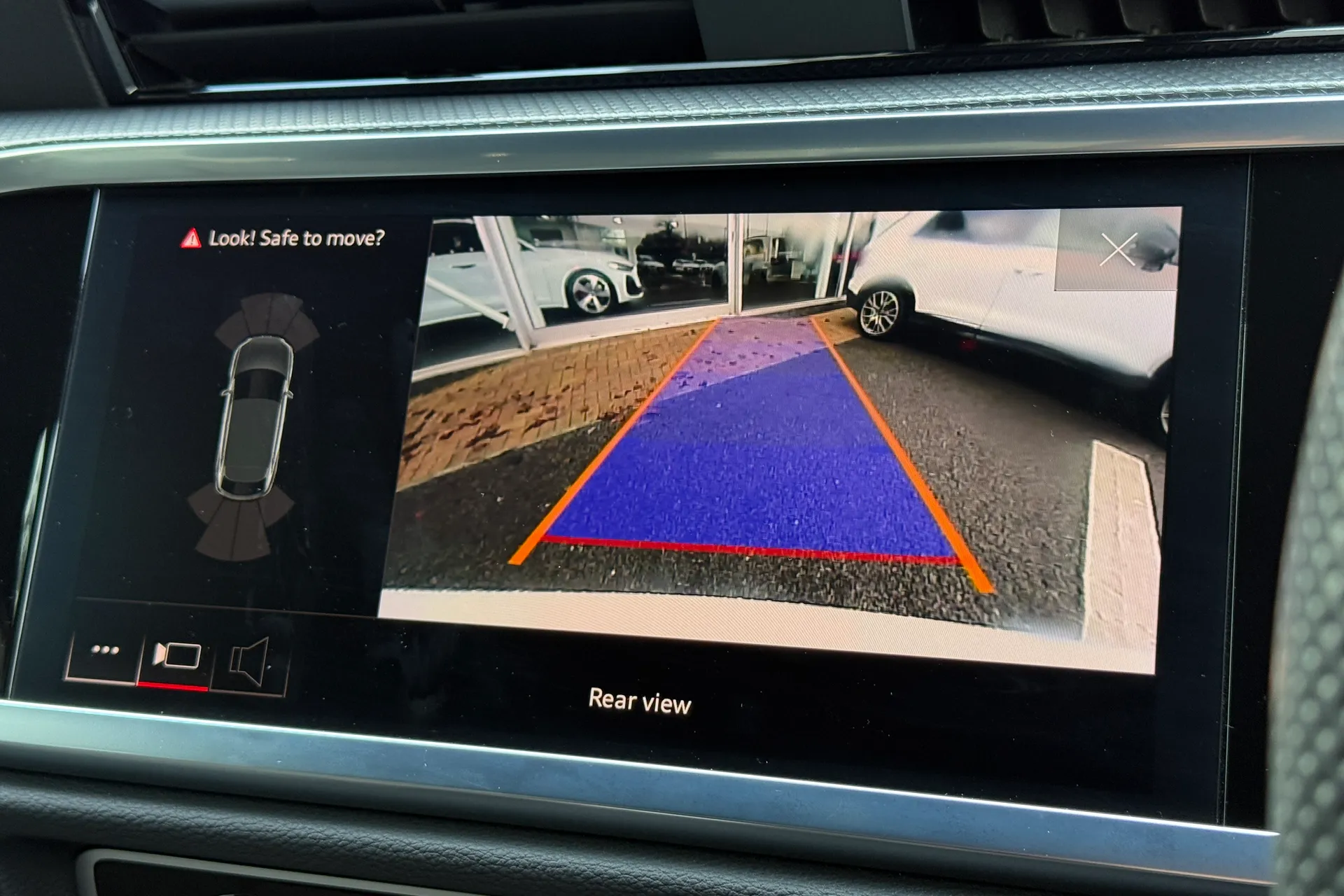 Audi Q3 thumbnail image number 4