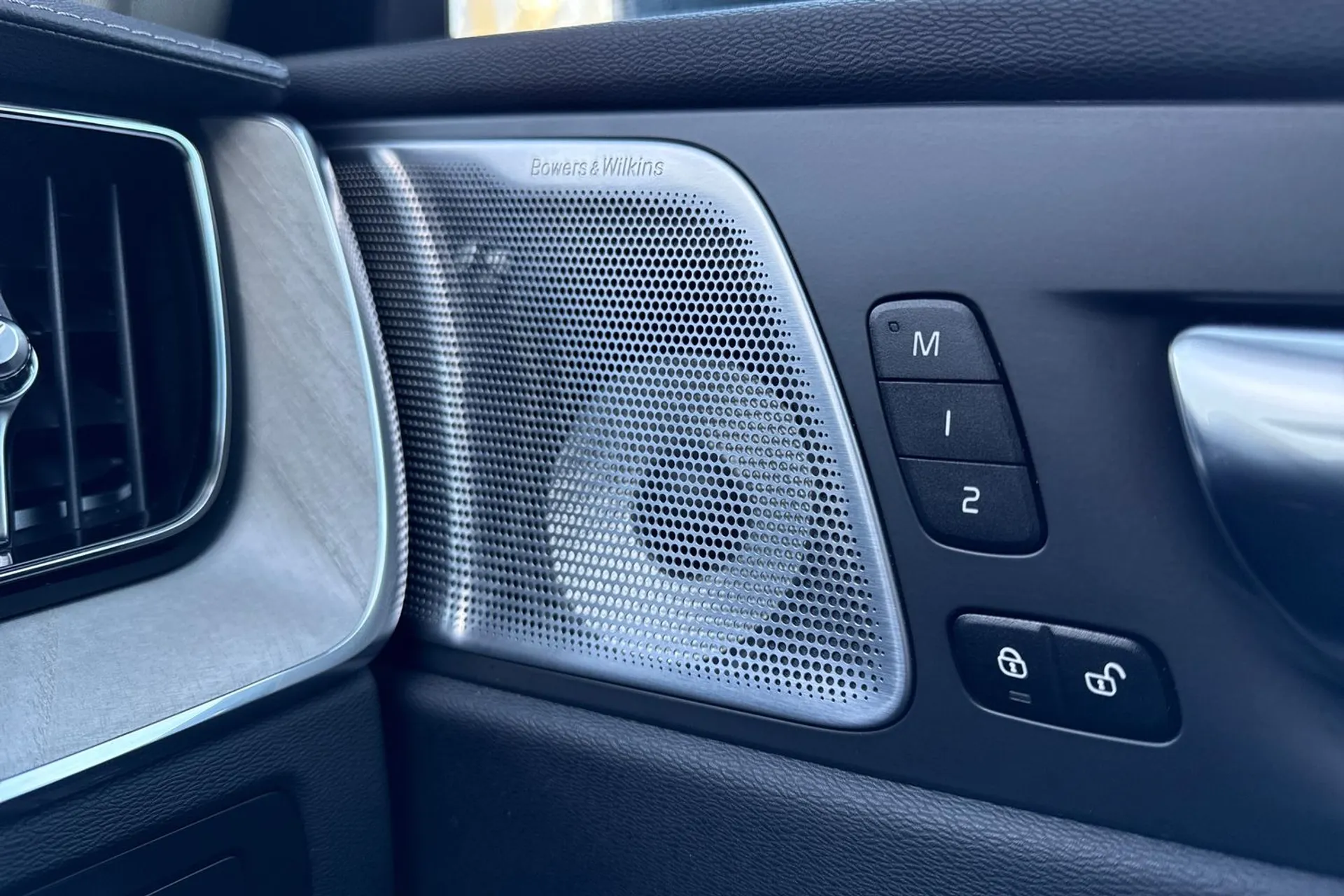 Volvo XC60 thumbnail image number 42