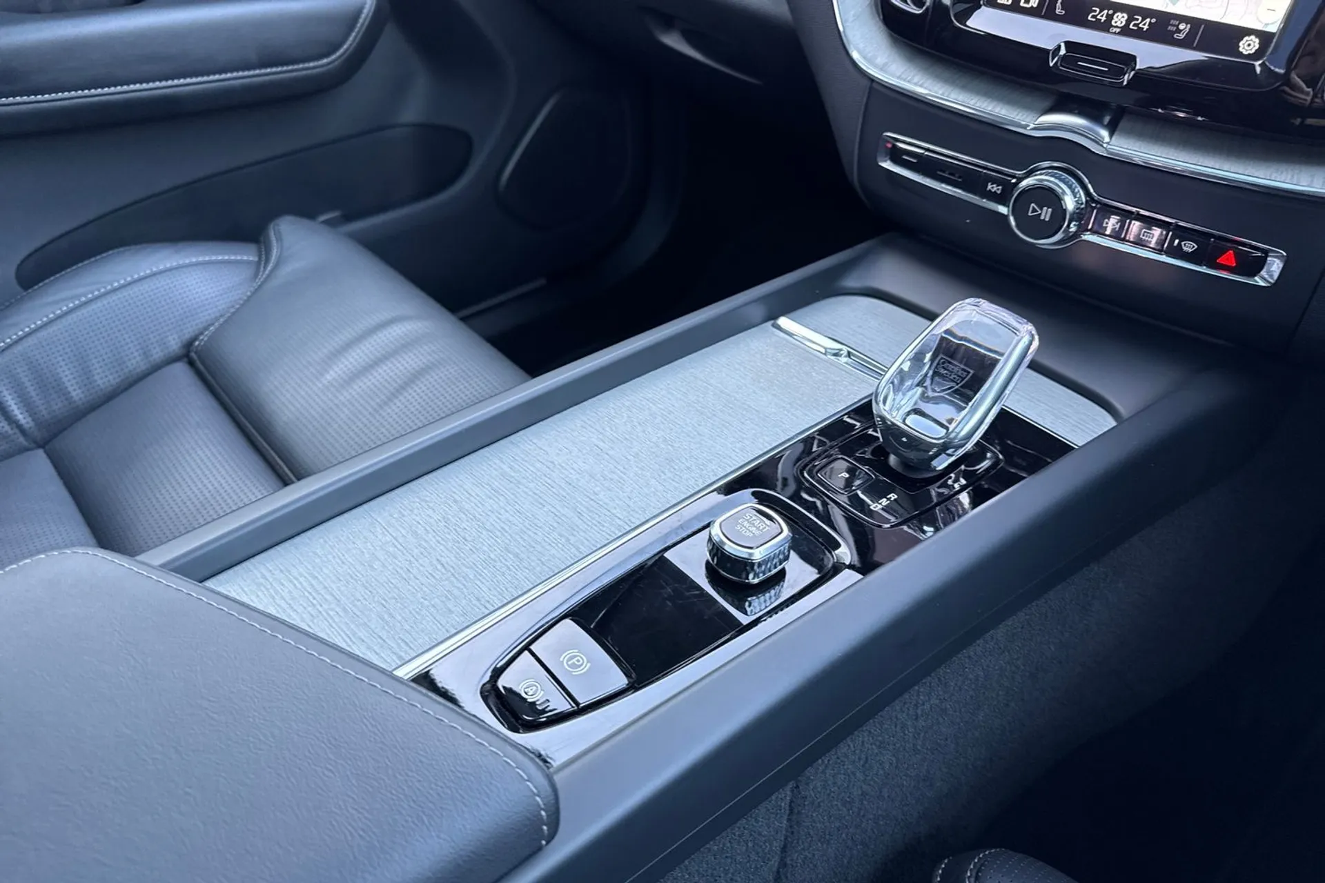 Volvo XC60 thumbnail image number 43