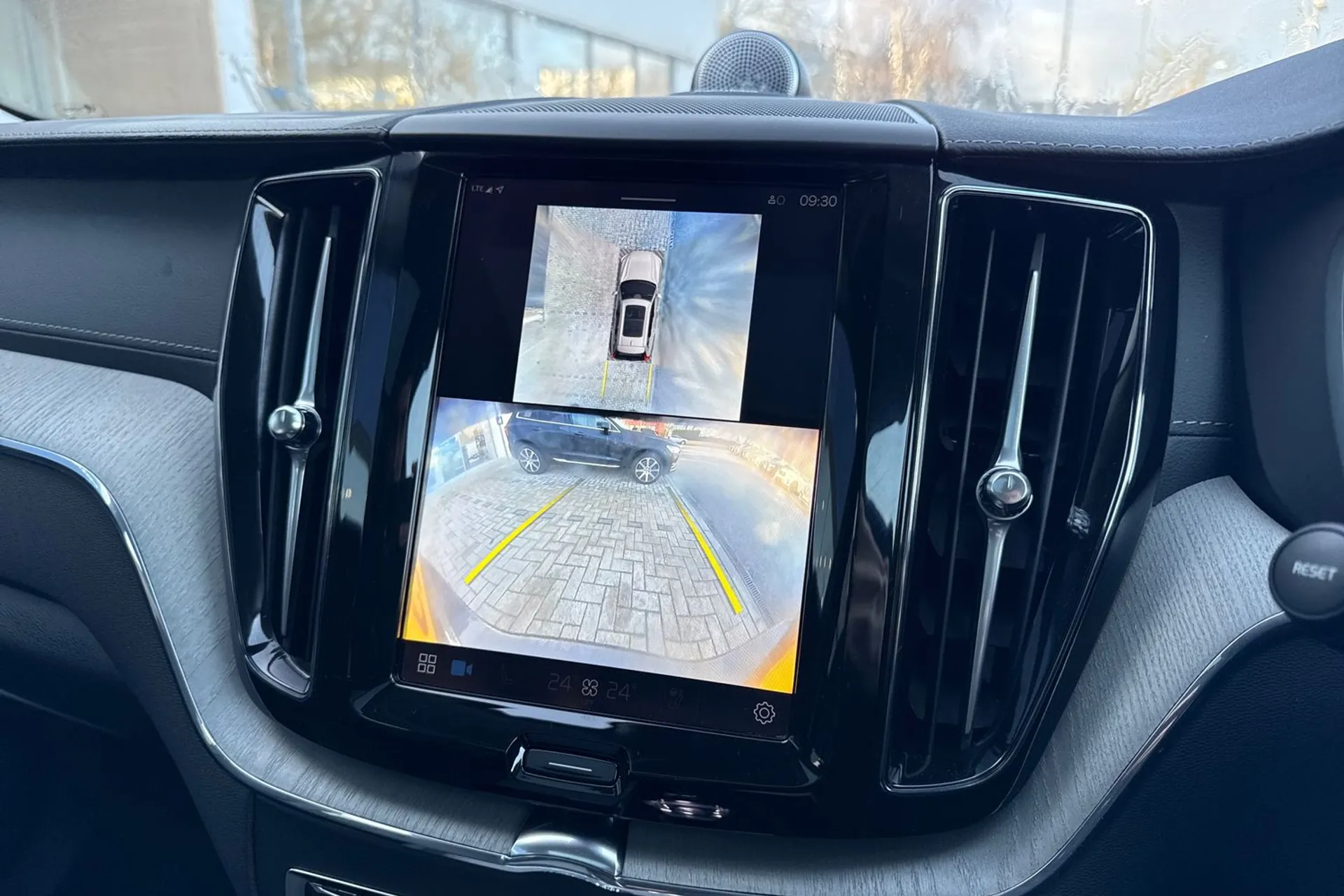 Volvo XC60 thumbnail image number 4