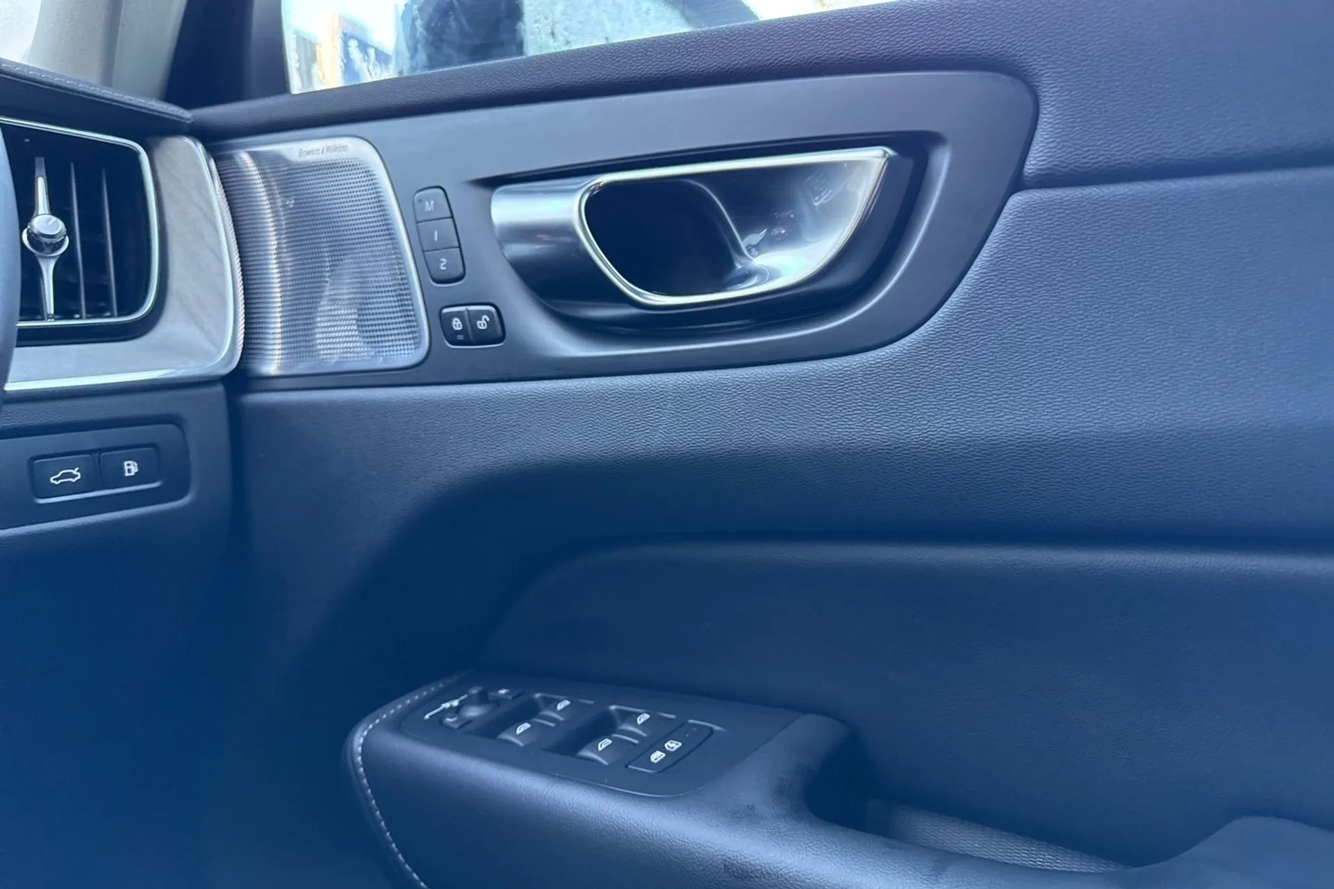 Volvo XC60 thumbnail image number 41