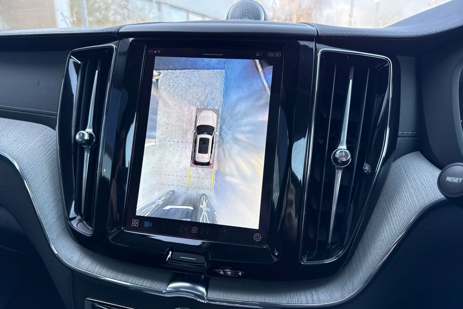 Volvo XC60 thumbnail image number 38