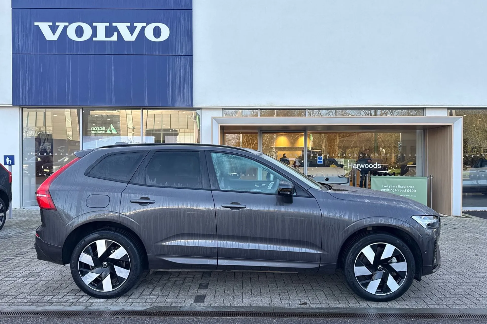 Volvo XC60 thumbnail image number 2