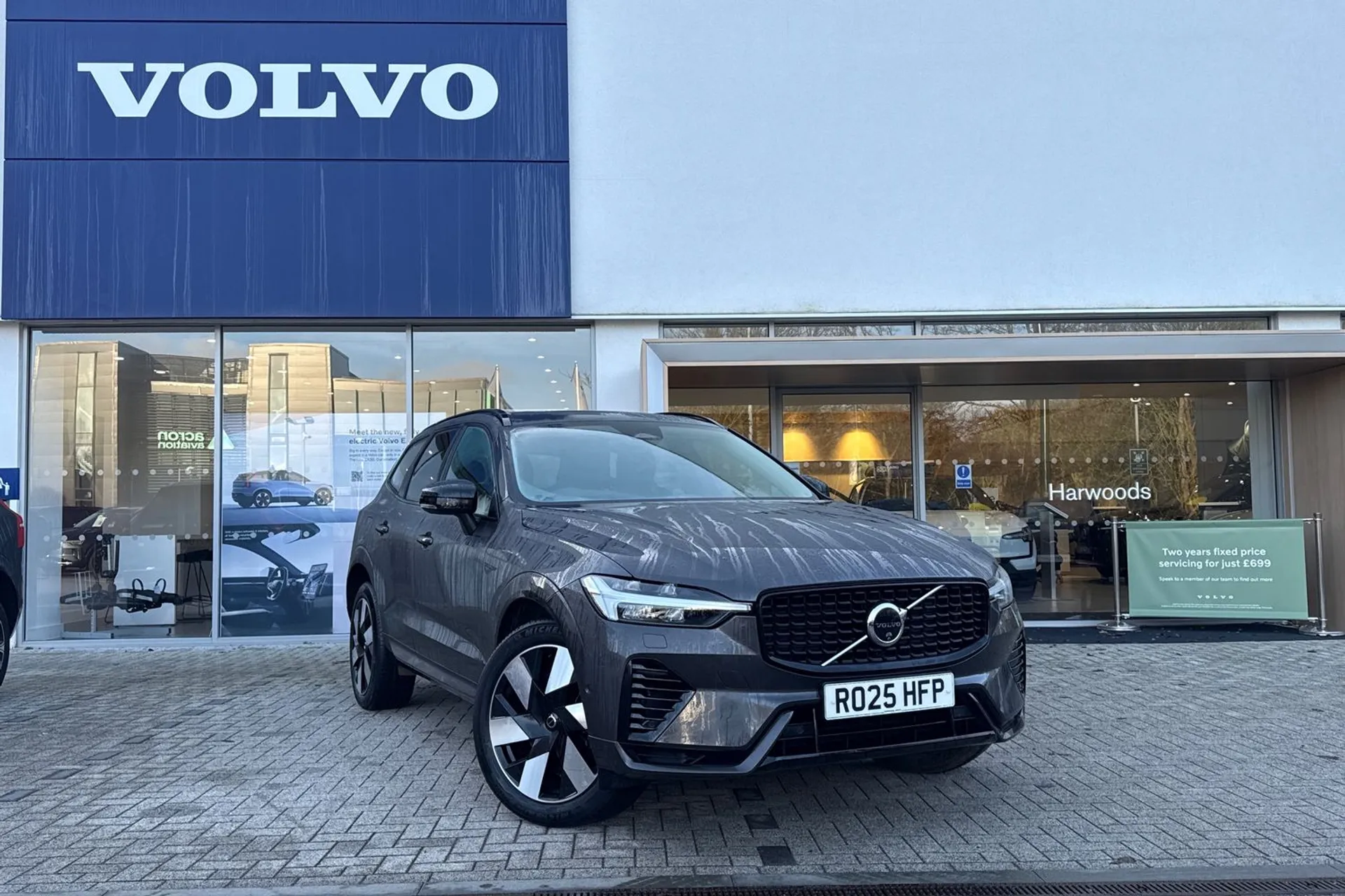 Volvo XC60 focused image