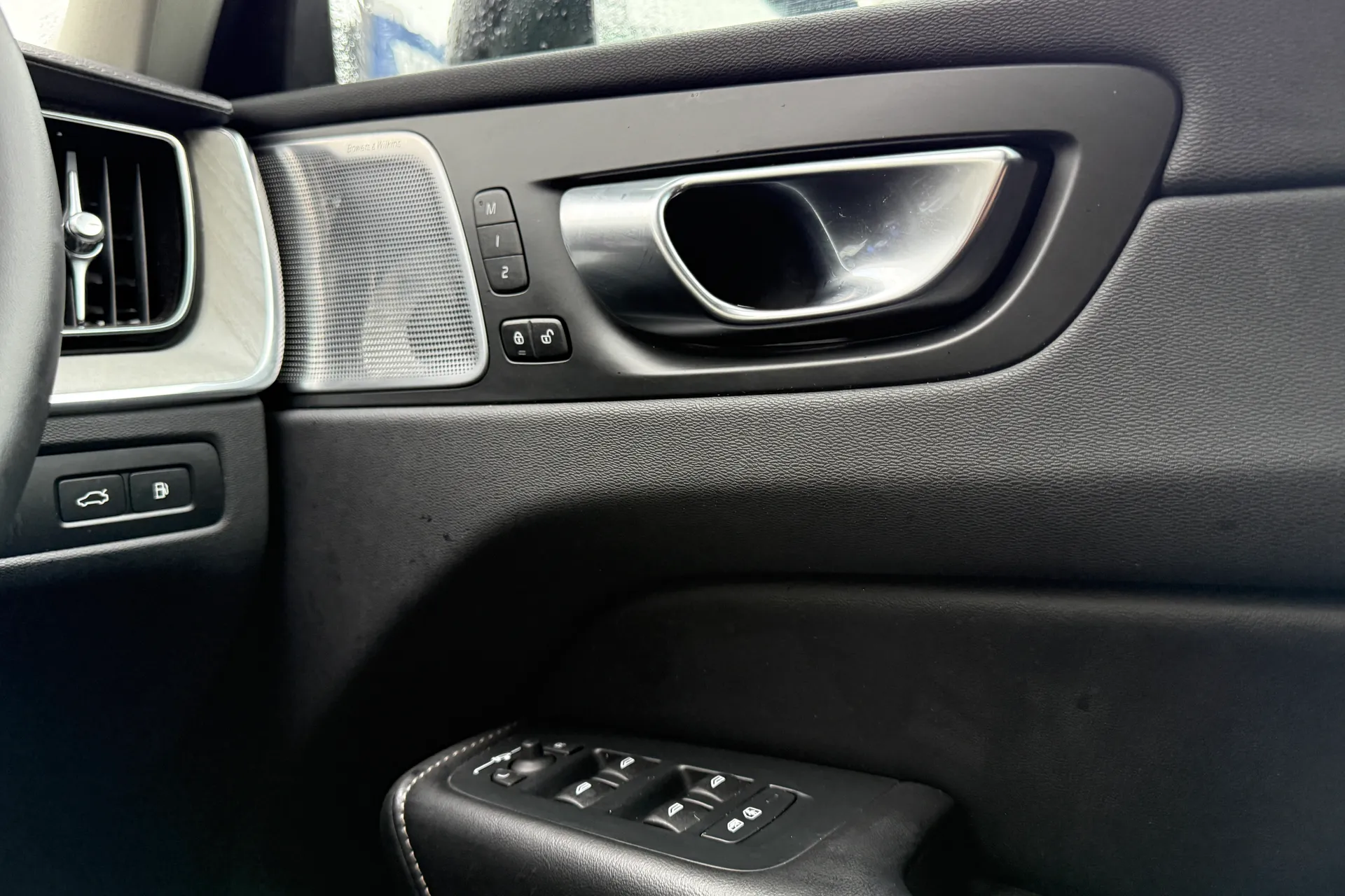 Volvo XC60 thumbnail image number 41