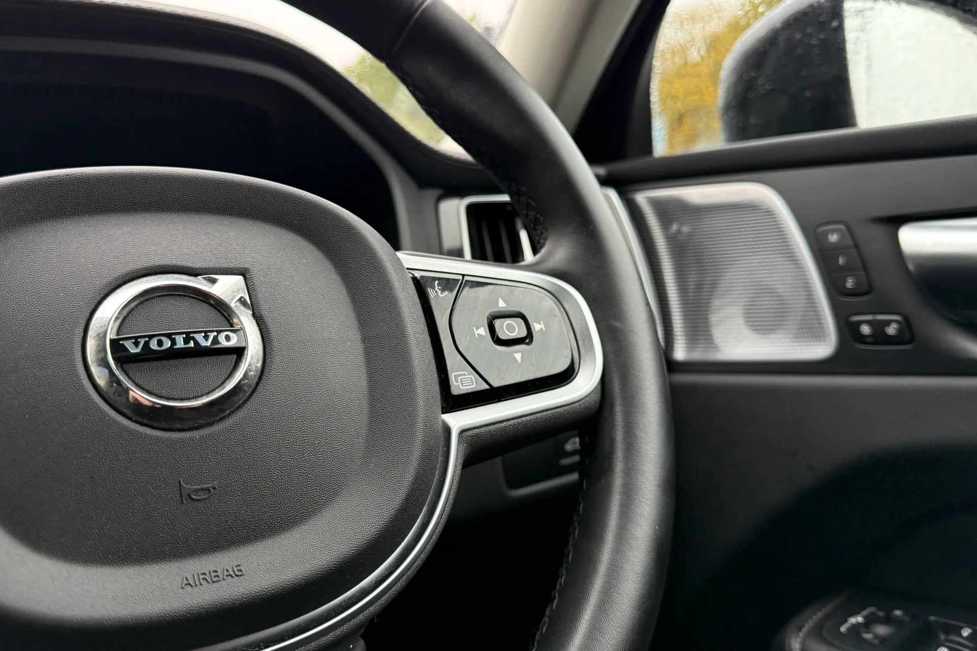 Volvo XC60 thumbnail image number 34