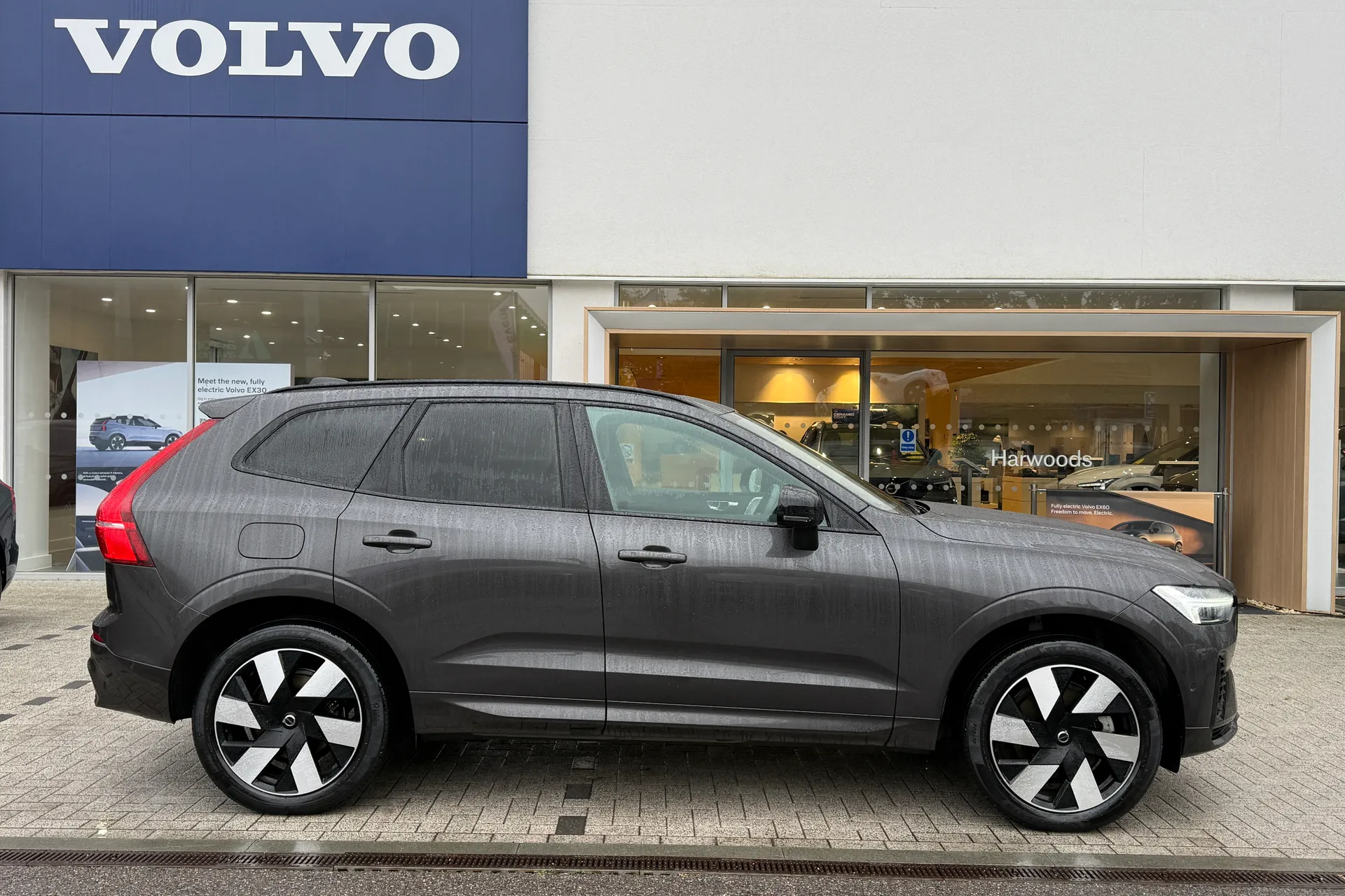 Volvo XC60 thumbnail image number 3