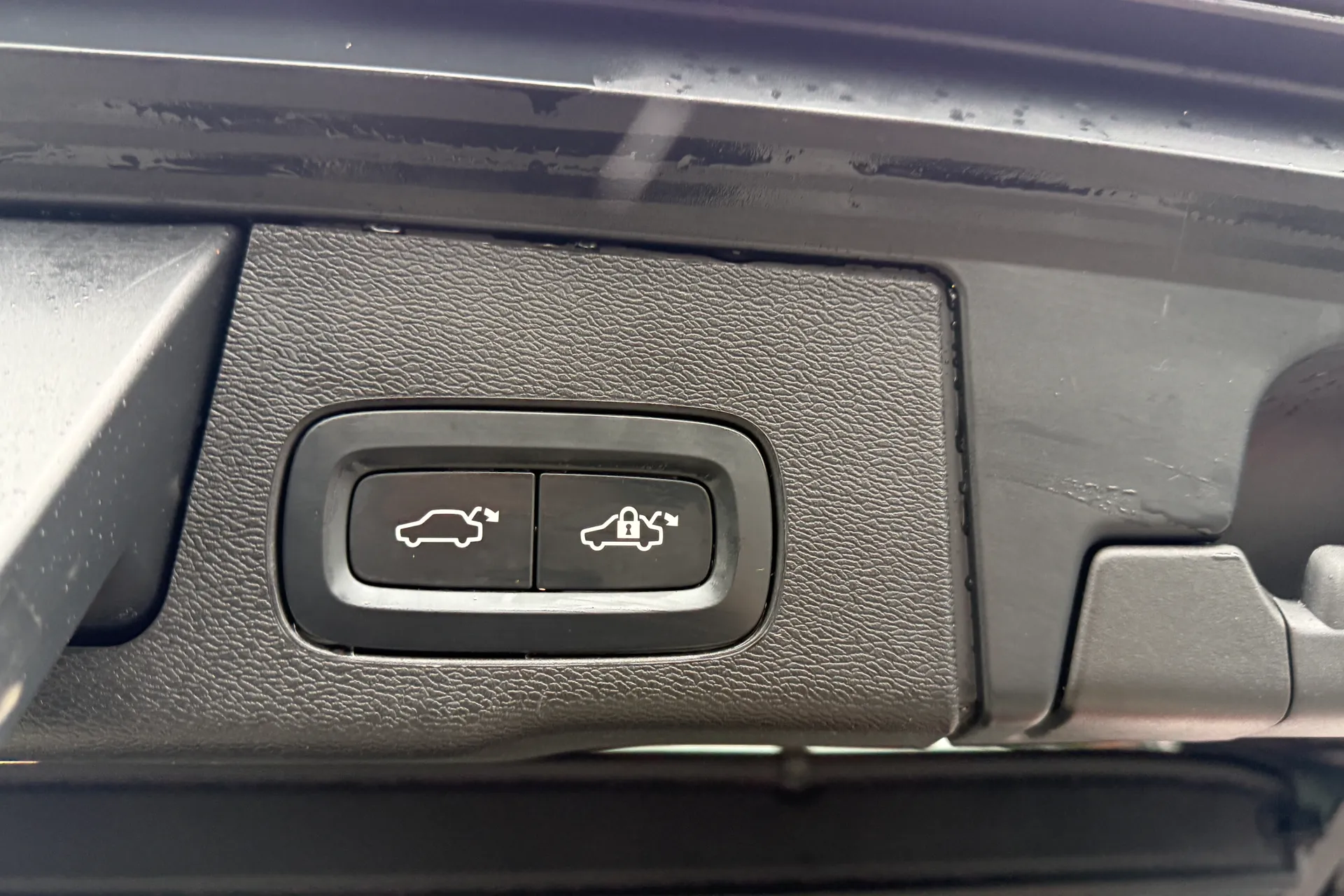 Volvo XC60 thumbnail image number 17