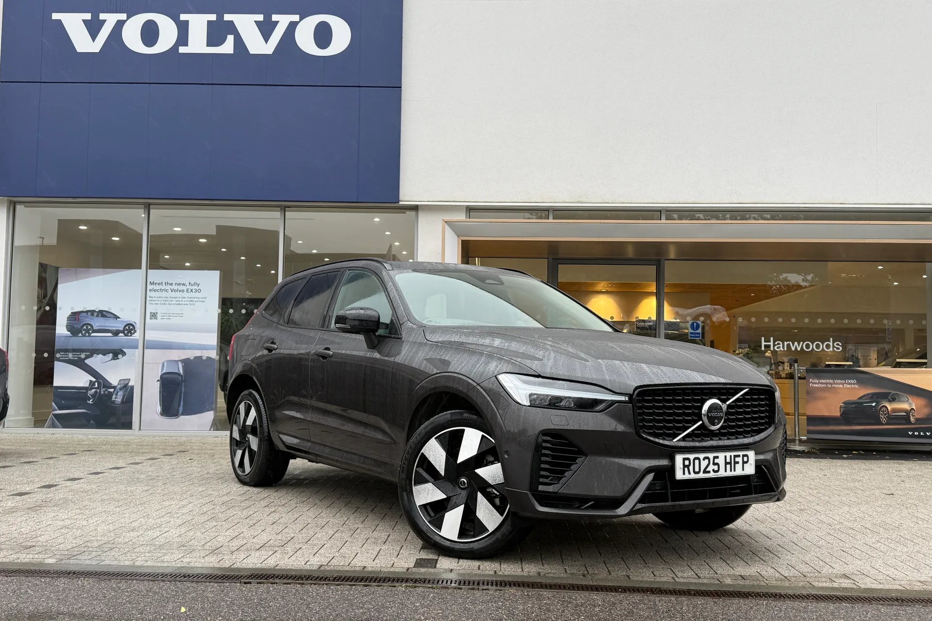 Volvo XC60 focused image