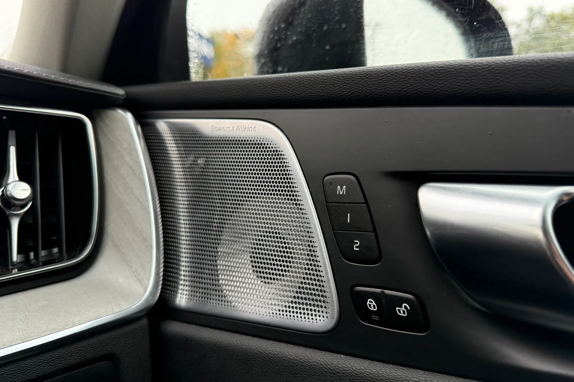 Volvo XC60 thumbnail image number 42