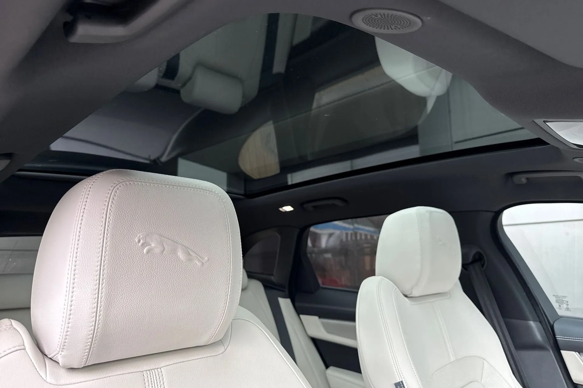 Jaguar F-PACE thumbnail image number 10