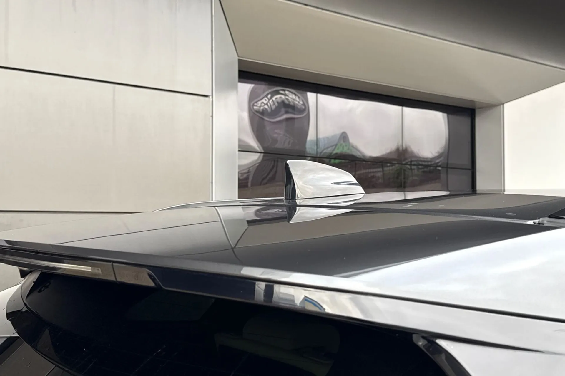 Jaguar F-PACE thumbnail image number 38