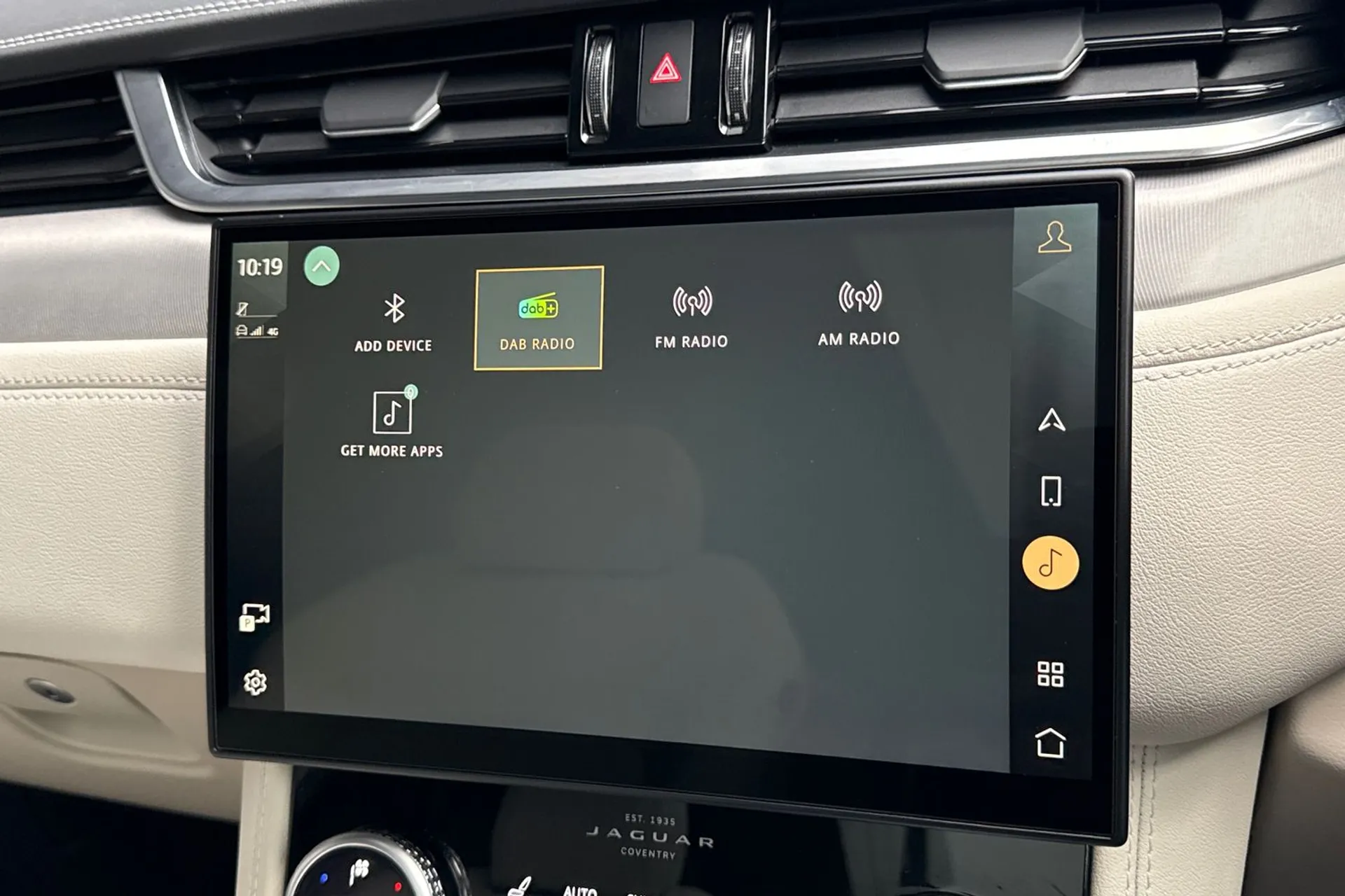 Jaguar F-PACE thumbnail image number 28