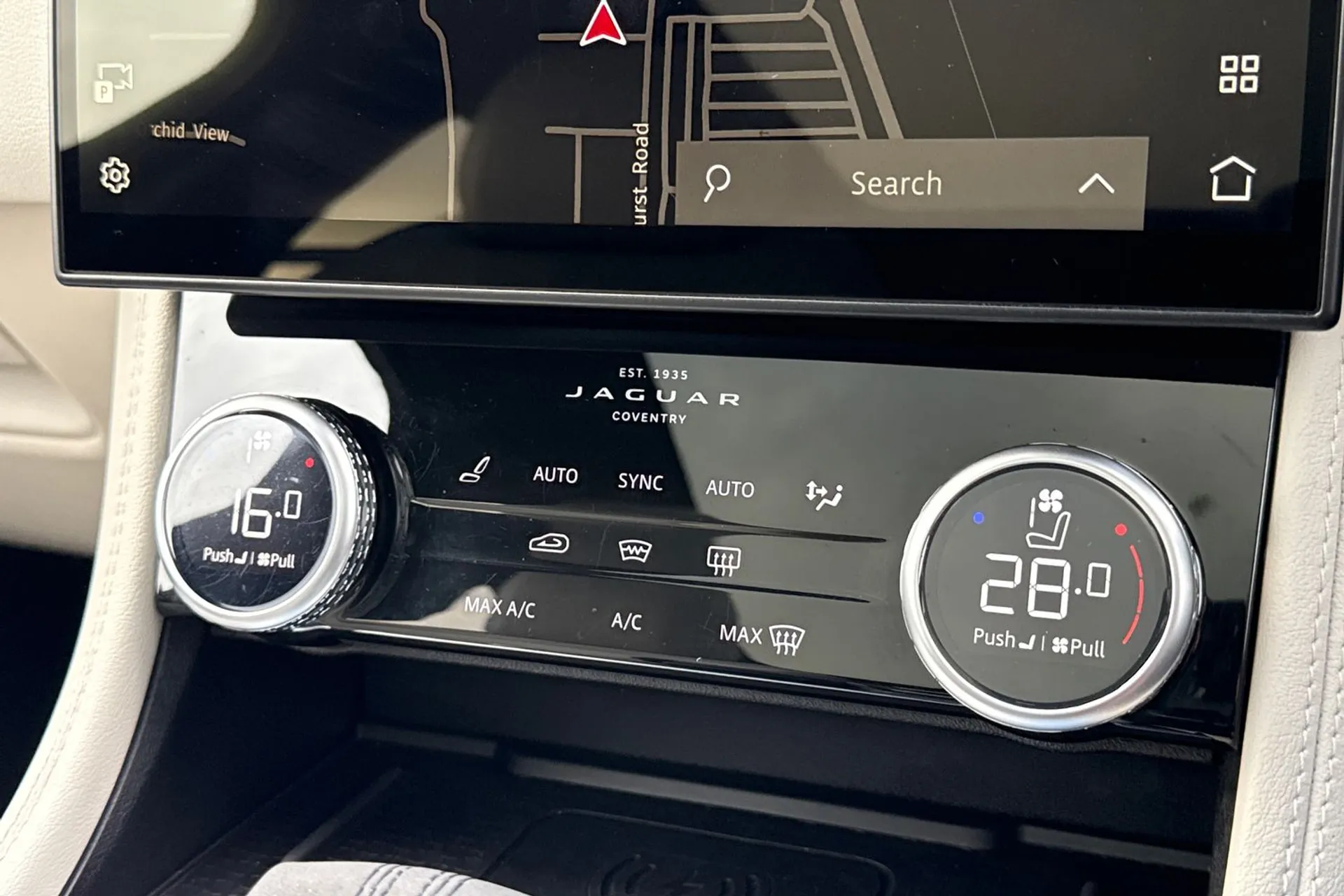 Jaguar F-PACE thumbnail image number 56