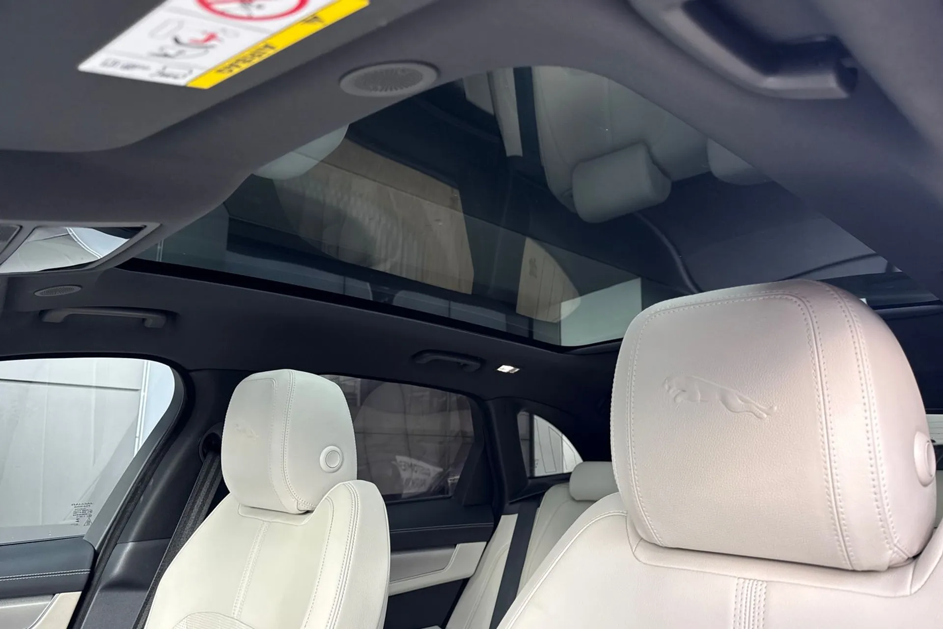 Jaguar F-PACE thumbnail image number 51