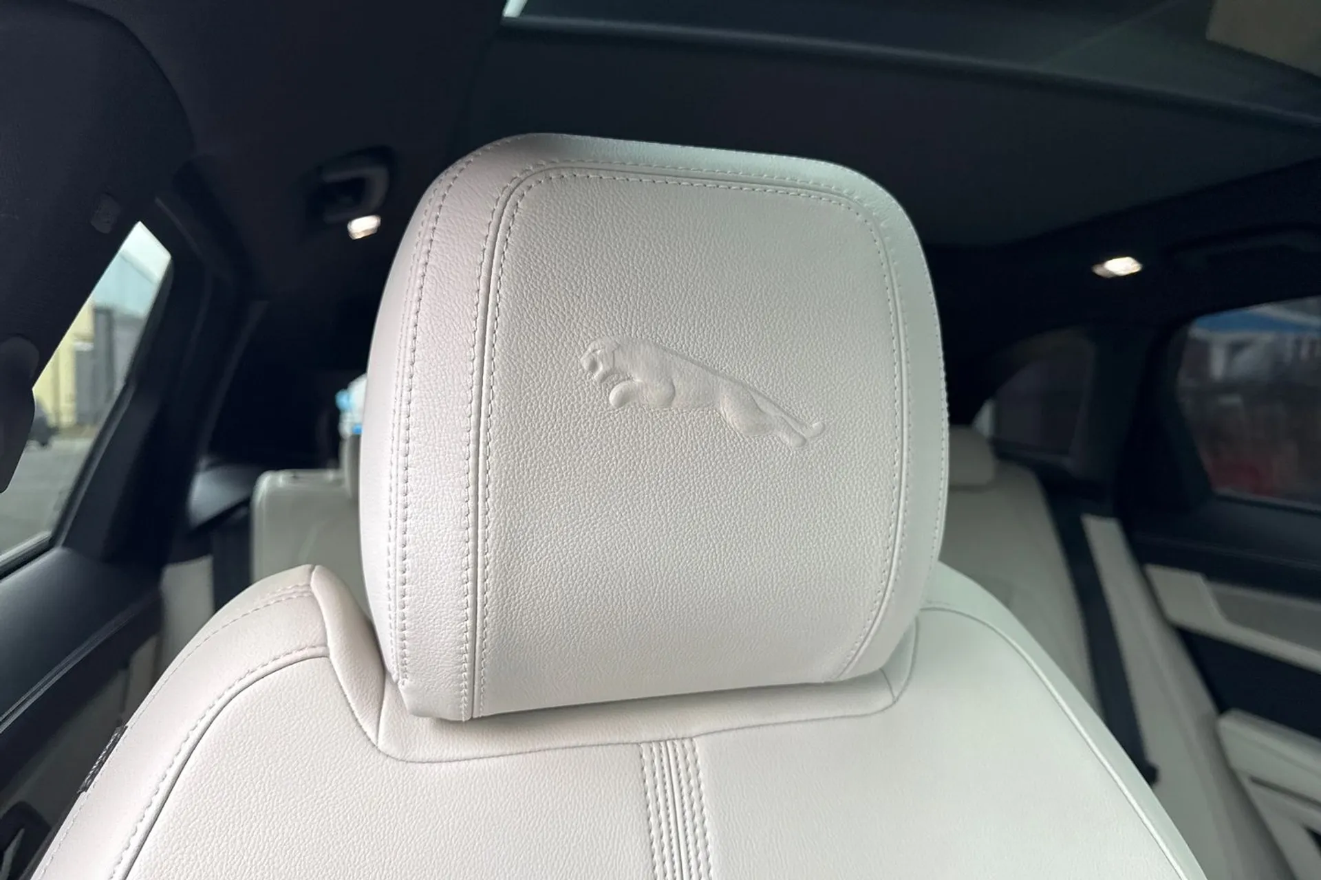 Jaguar F-PACE thumbnail image number 22