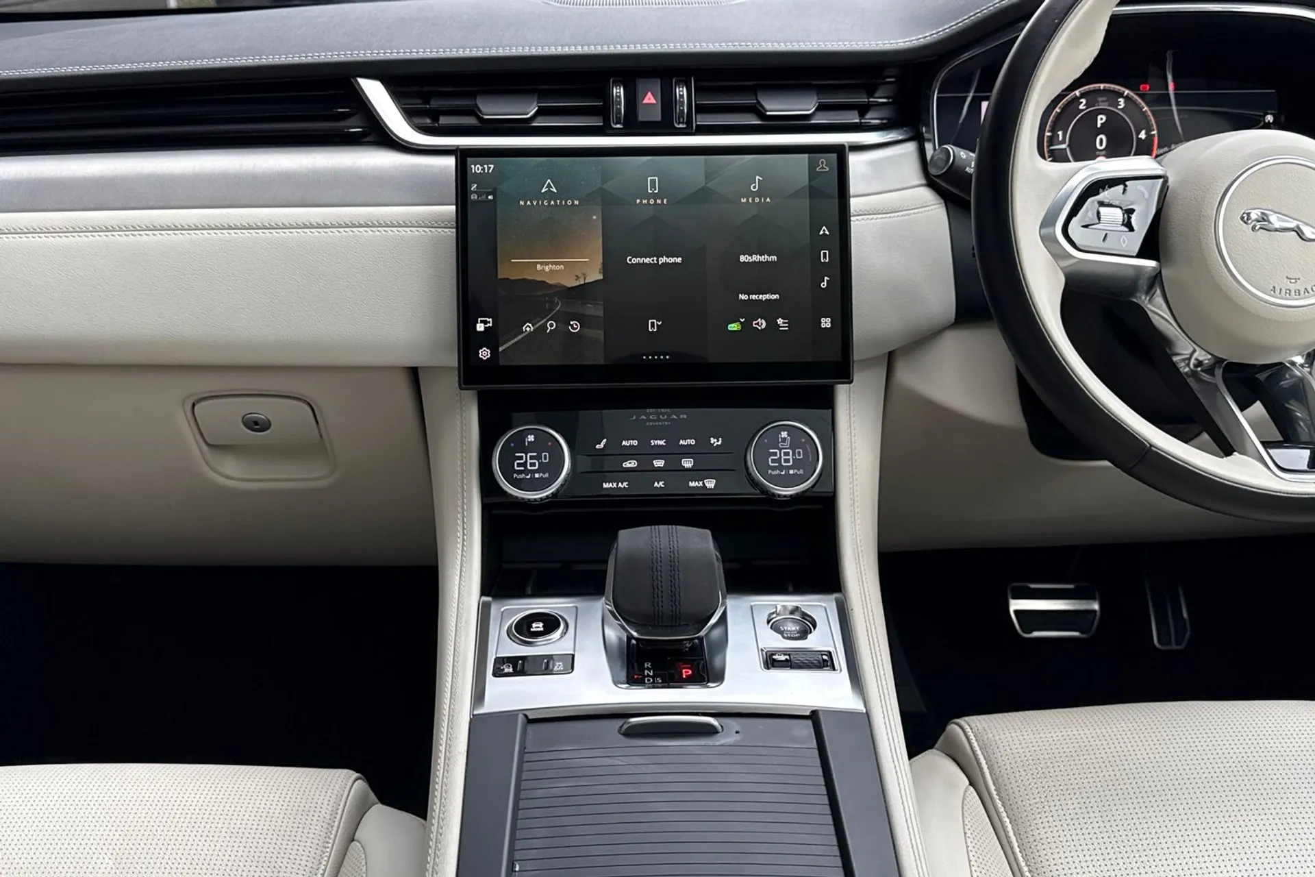 Jaguar F-PACE thumbnail image number 34