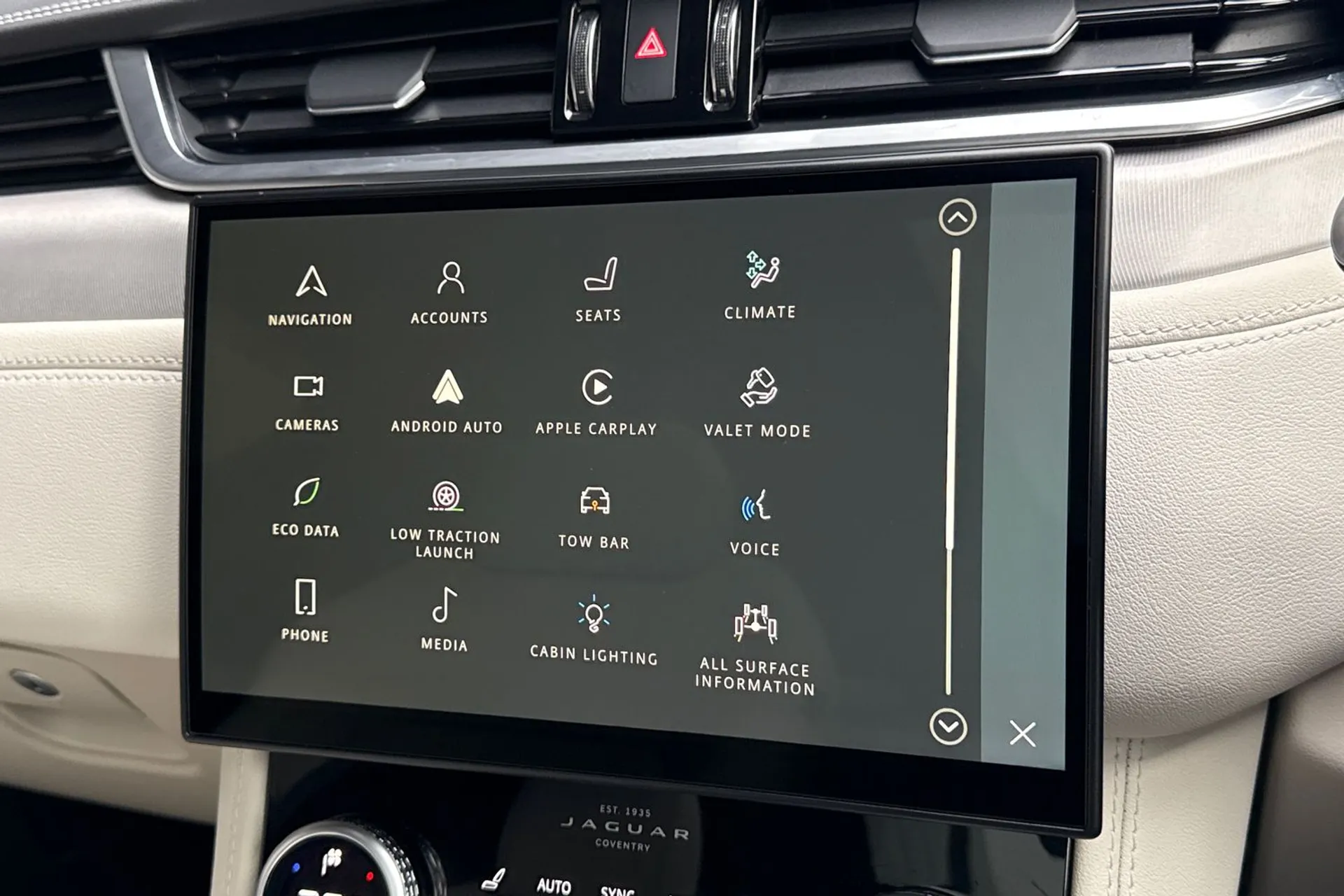 Jaguar F-PACE thumbnail image number 63