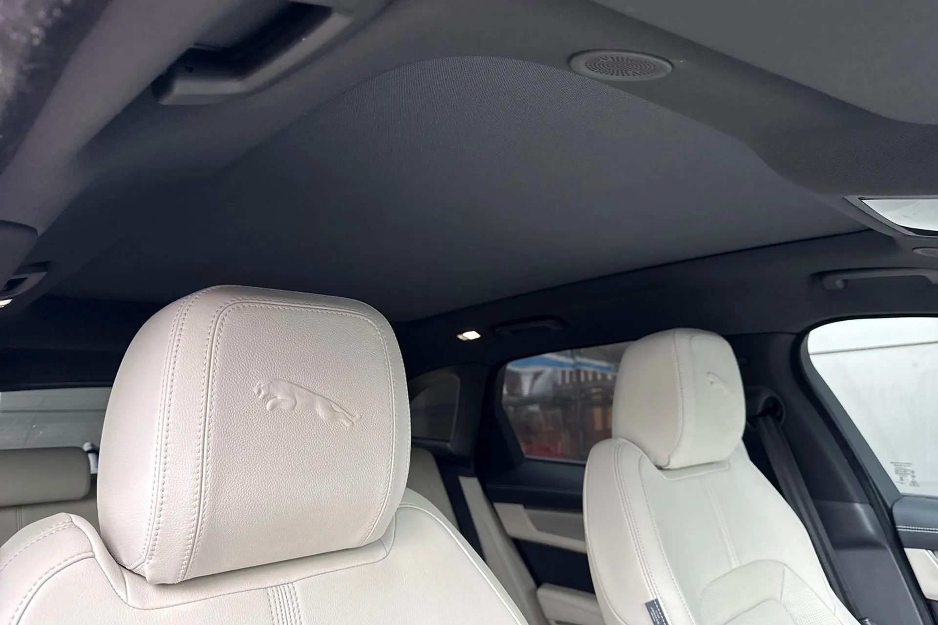 Jaguar F-PACE thumbnail image number 9